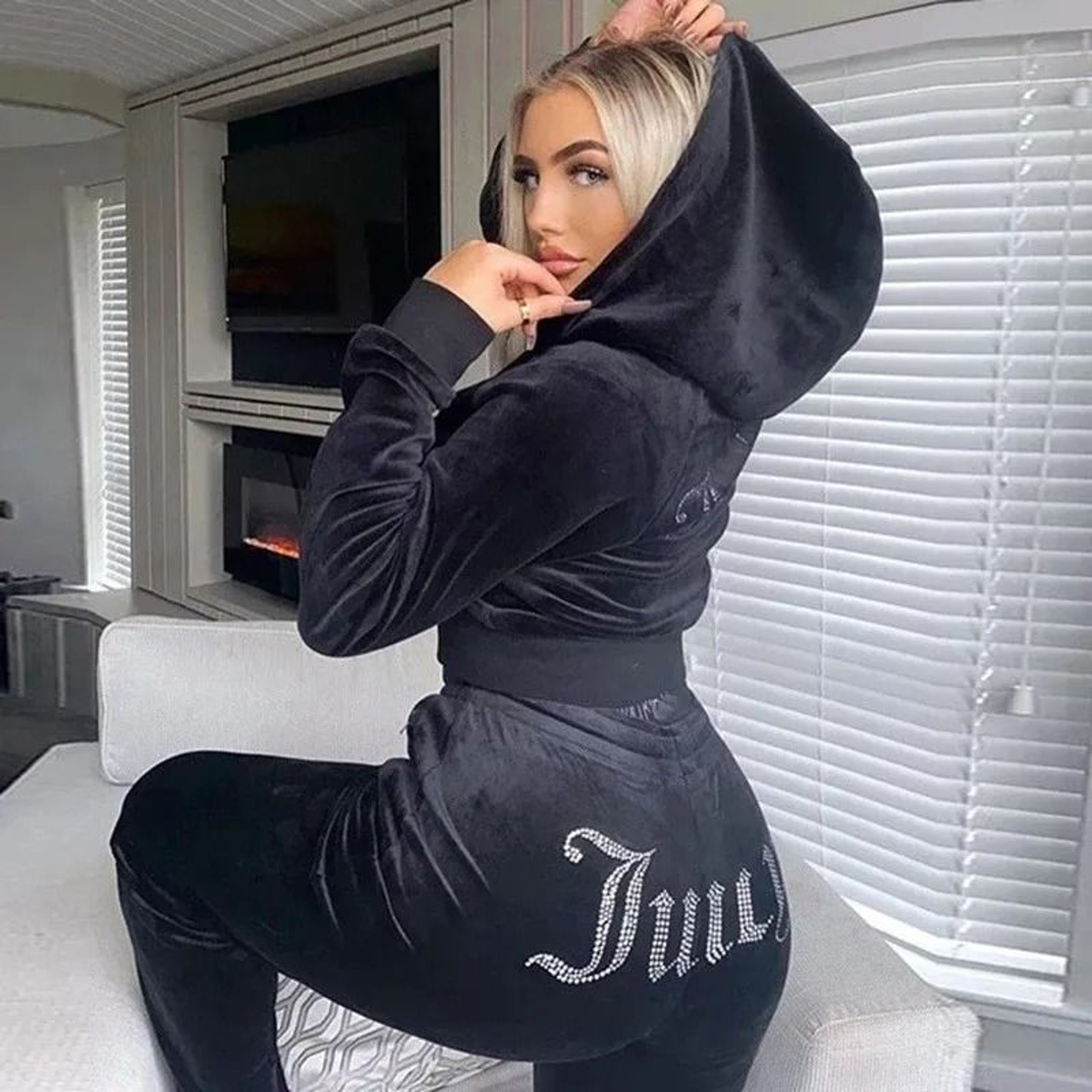 Womens Rhinestone Velvet Zip Hoodie And Sweatpants Tracksuit Set 0