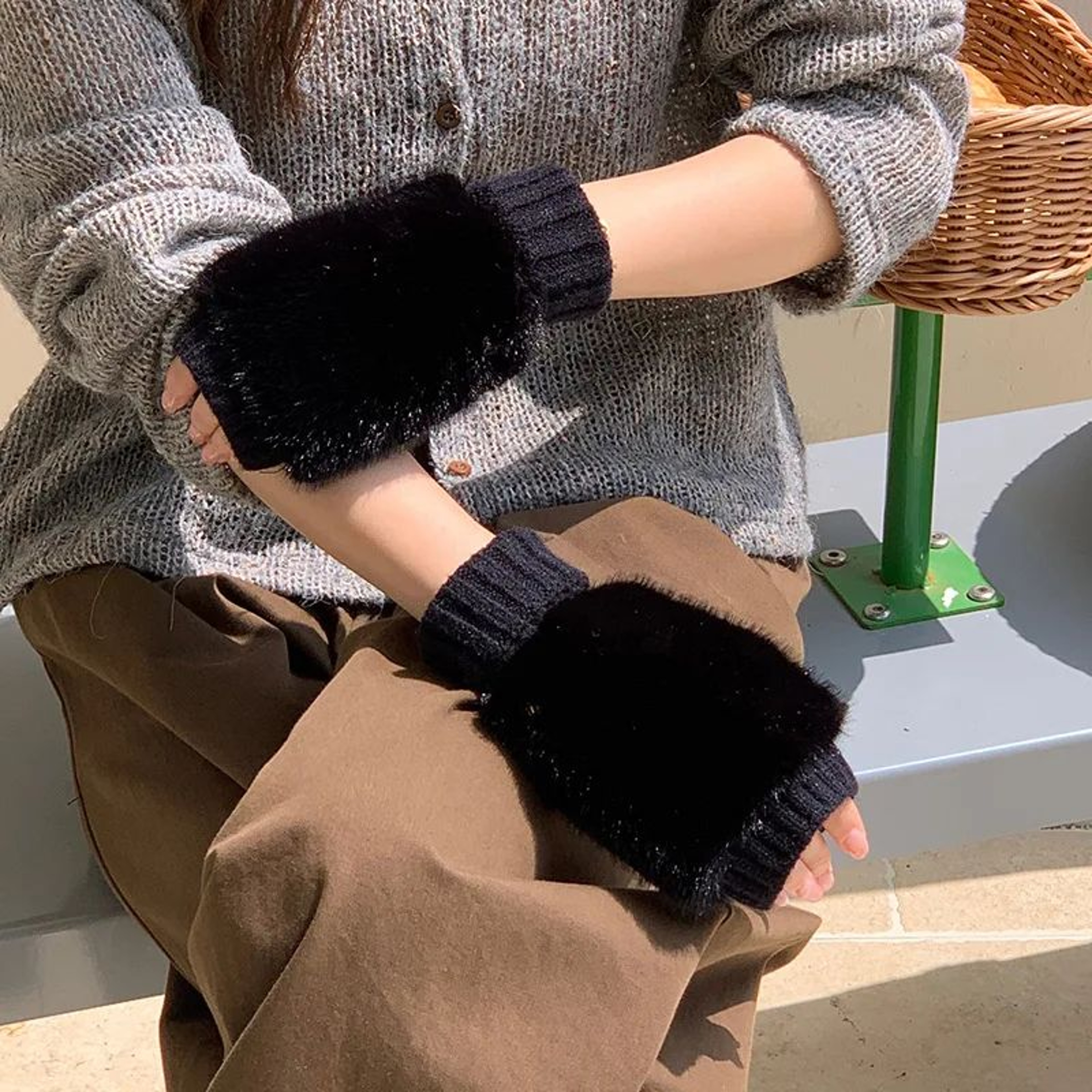 Womens Warm Suede Touchscreen Gloves 11