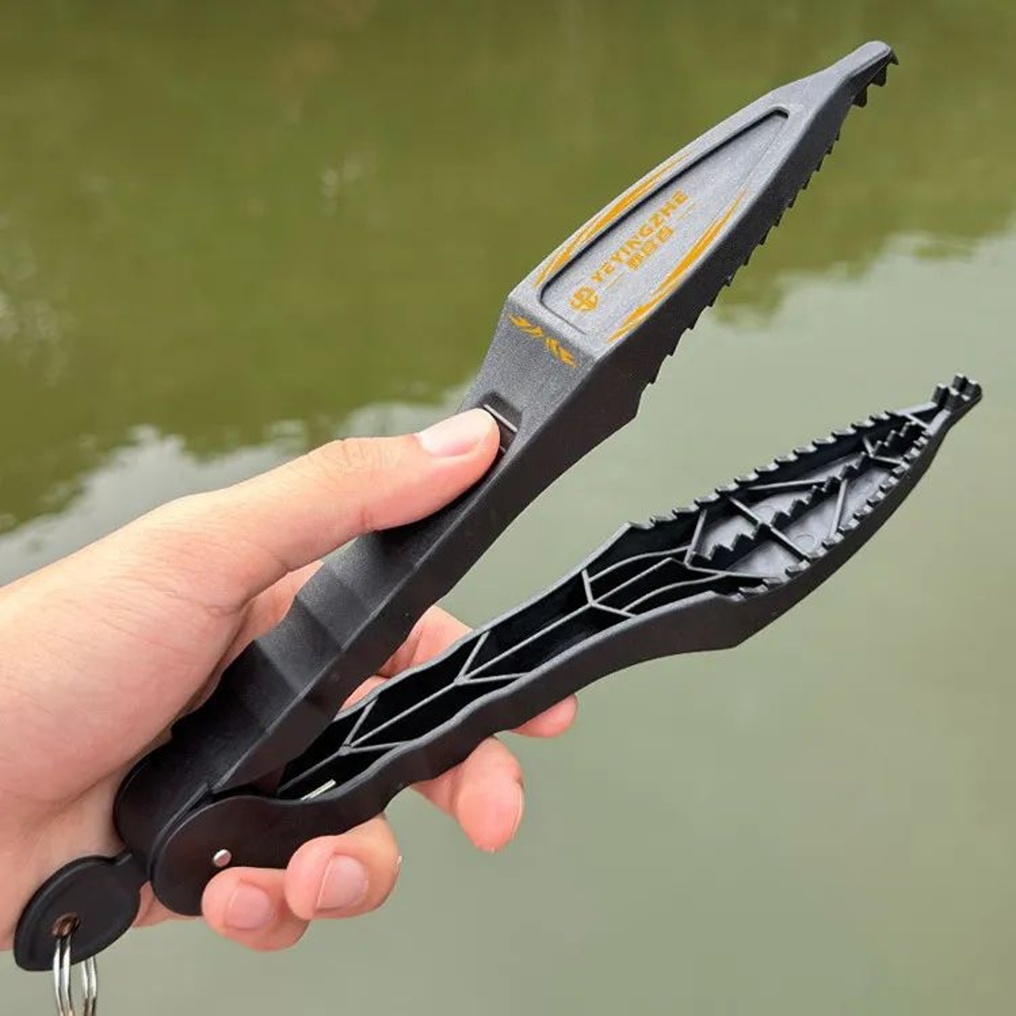 Floating Fish Lip Gripper Tool 3