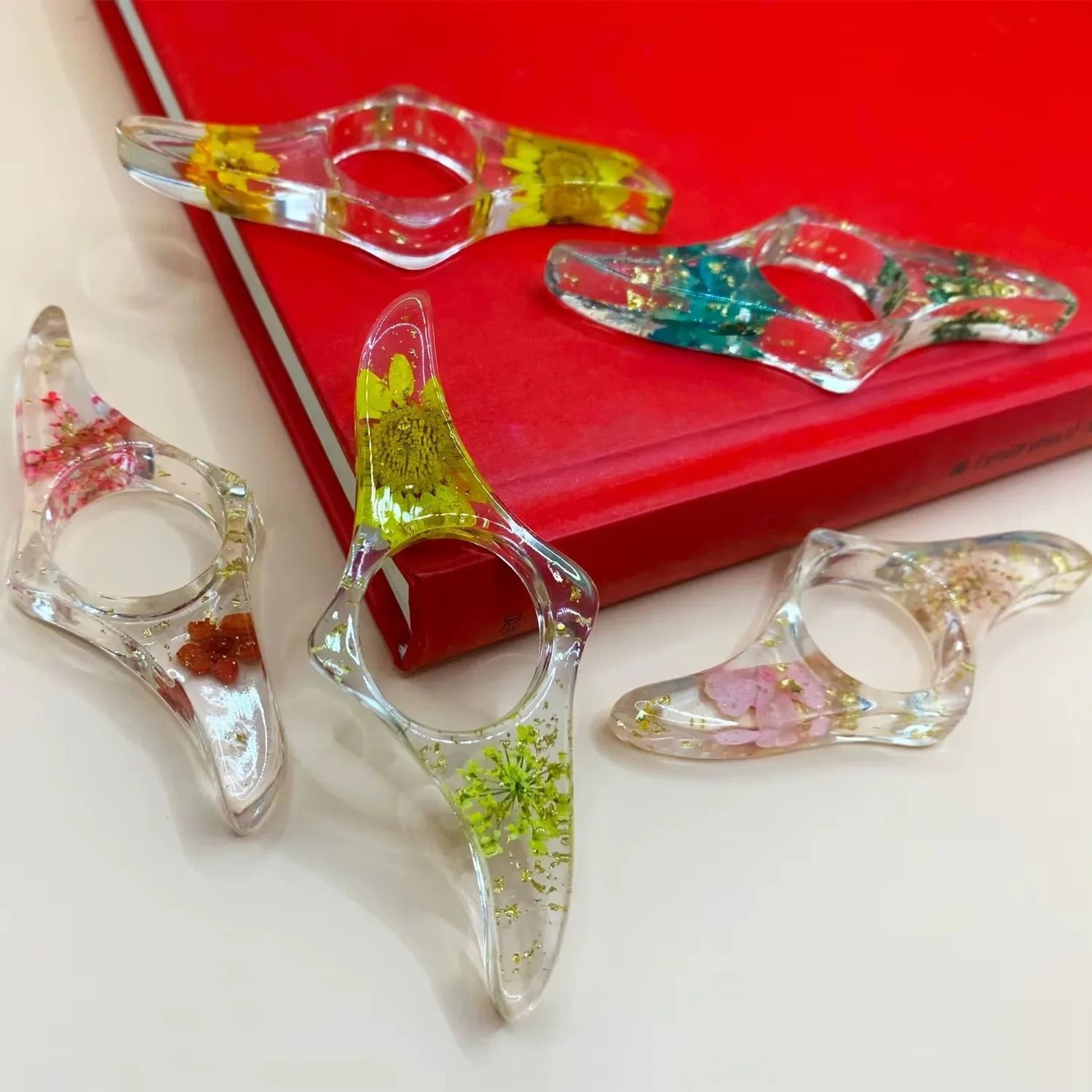 Creative Resin Thumb Page Holder And Bookmark 1