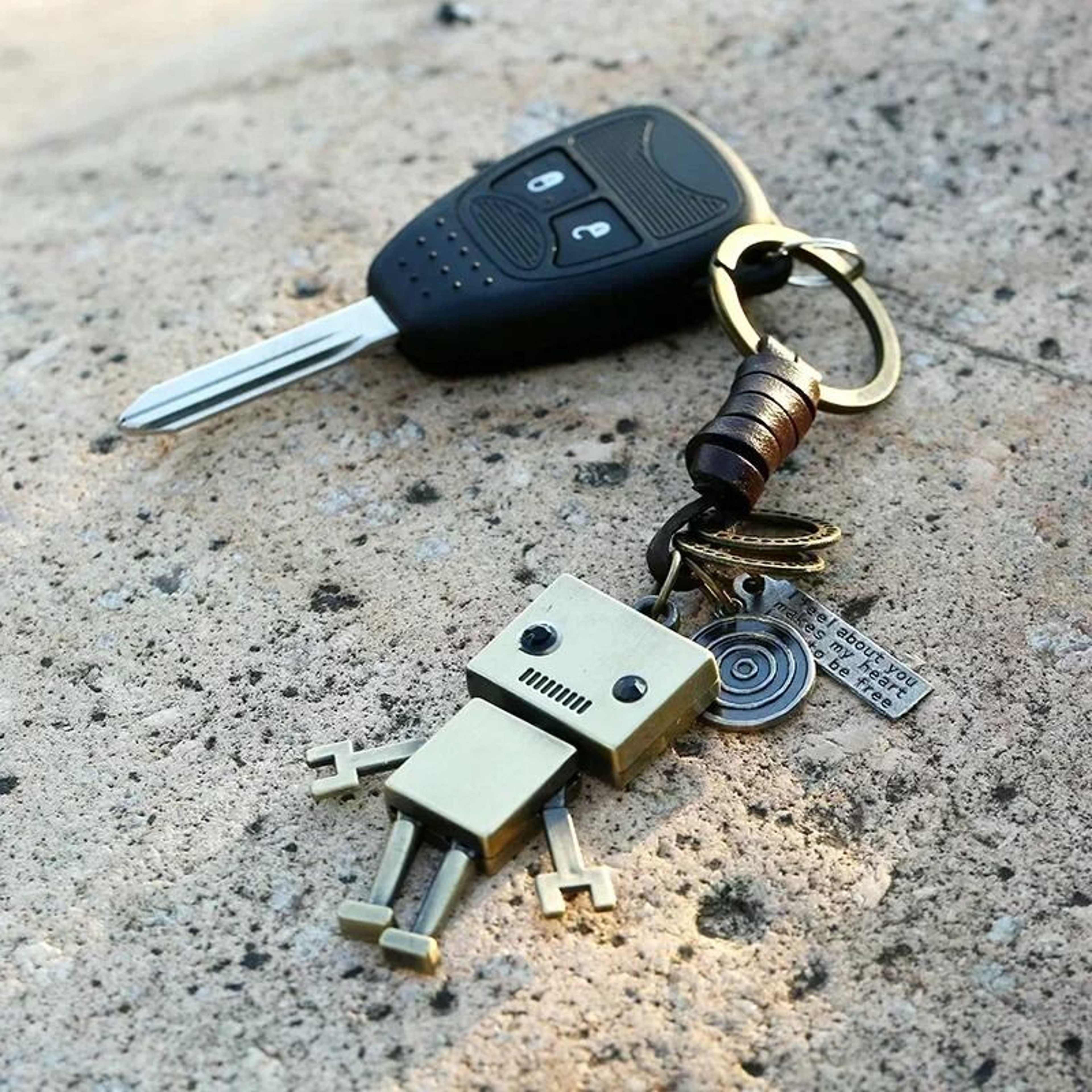 Cute Alloy Robot Keychain Metal Key Ring For Car Keys Backpacks And Gifts 3