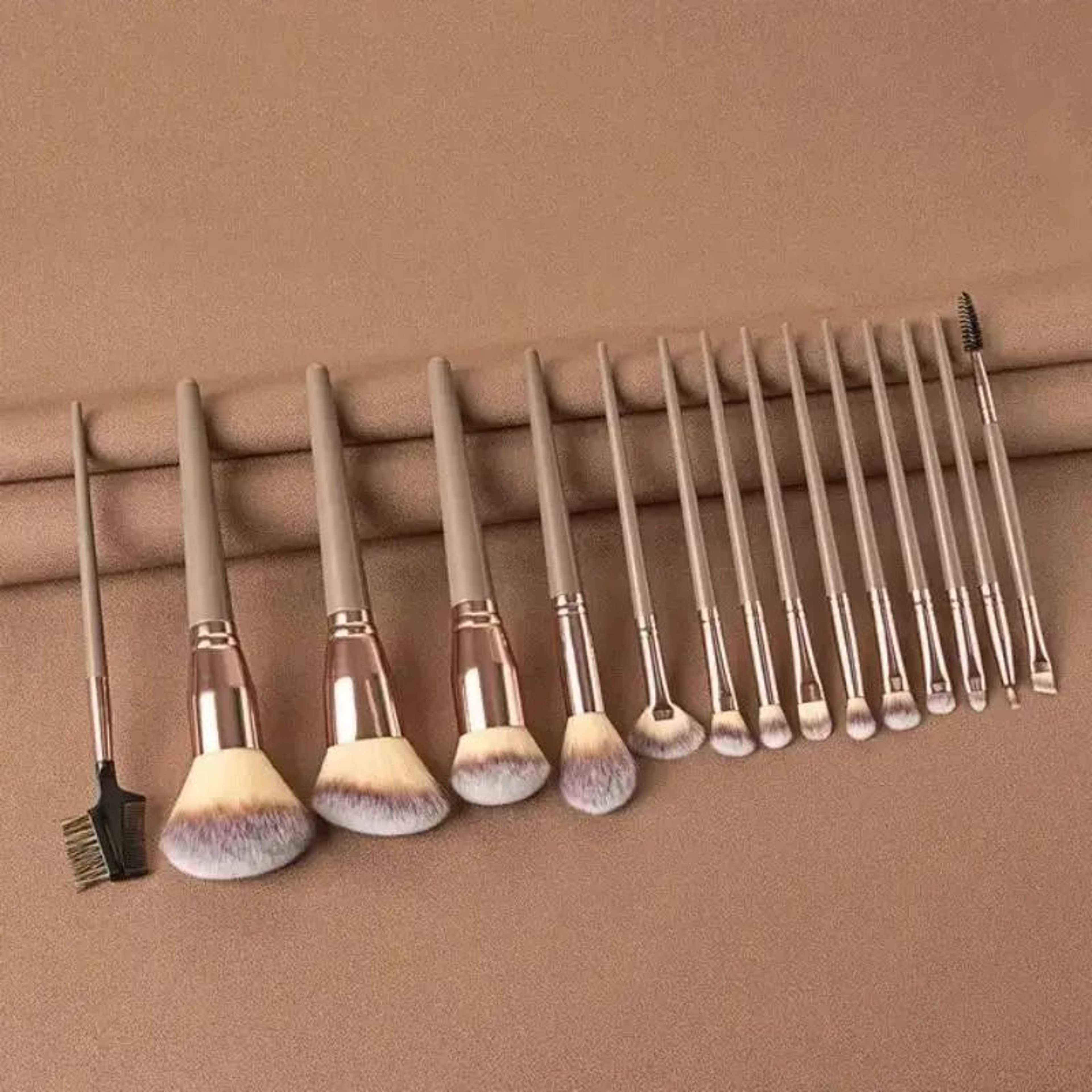 Professional Soft Fluffy Makeup Brush Set For Foundation Eyeshadow And Powder Application 6