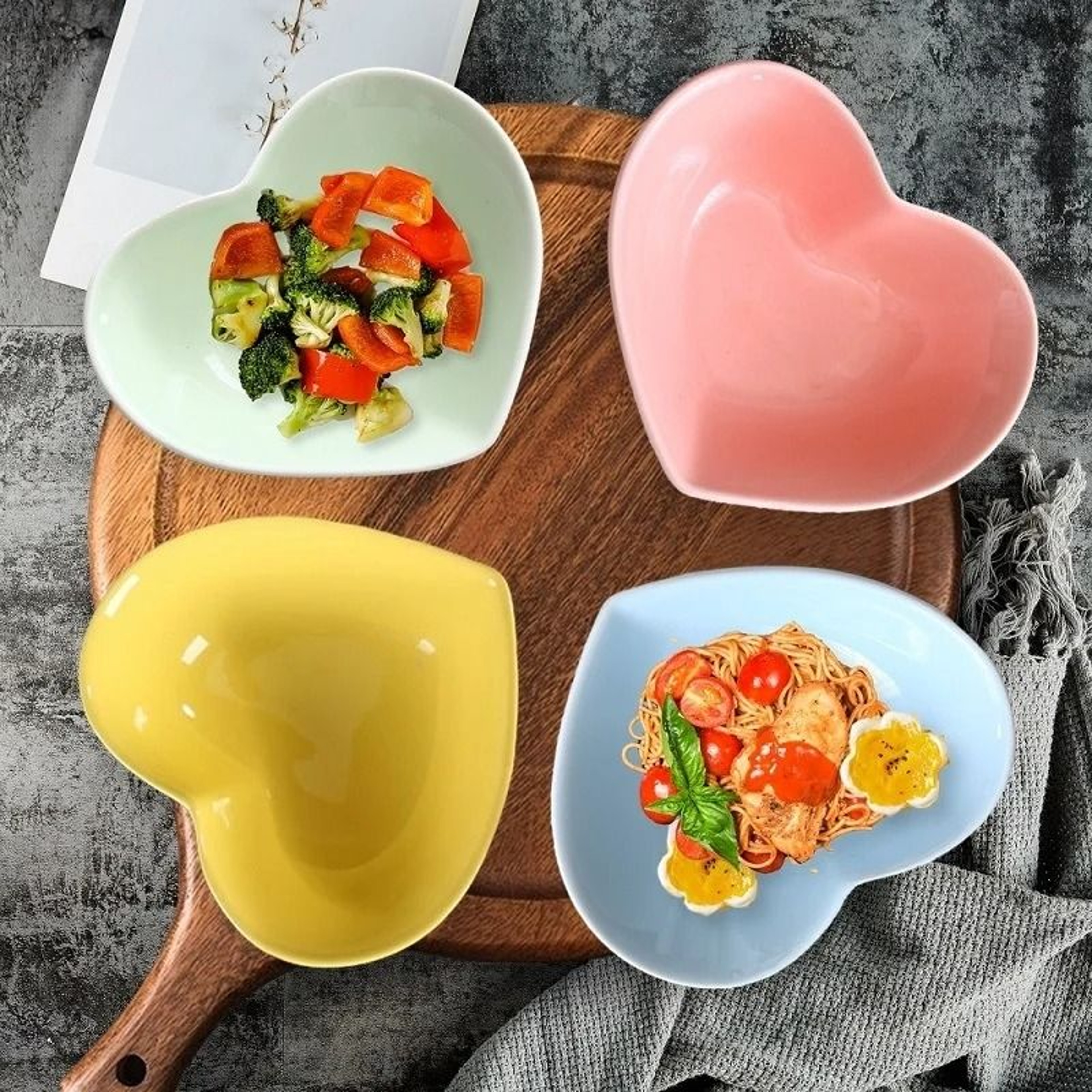 Cute Love Heart Ceramic Saucer  Elegant Dessert Salad And Snack Tray For Modern Tableware 0