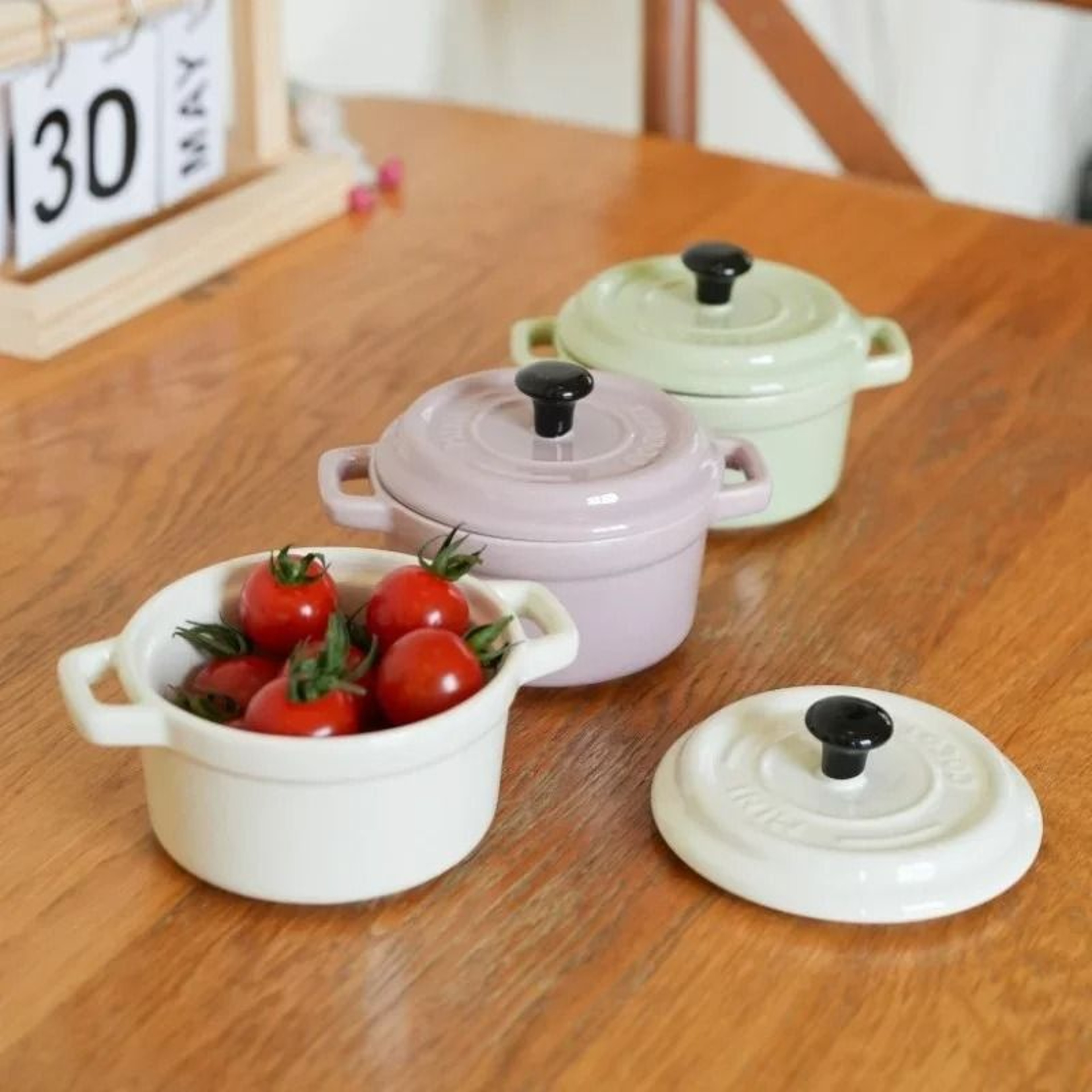 200ML Mini Ceramic Casserole Dish  Oven Safe Ramekin With Lid  Handles 0