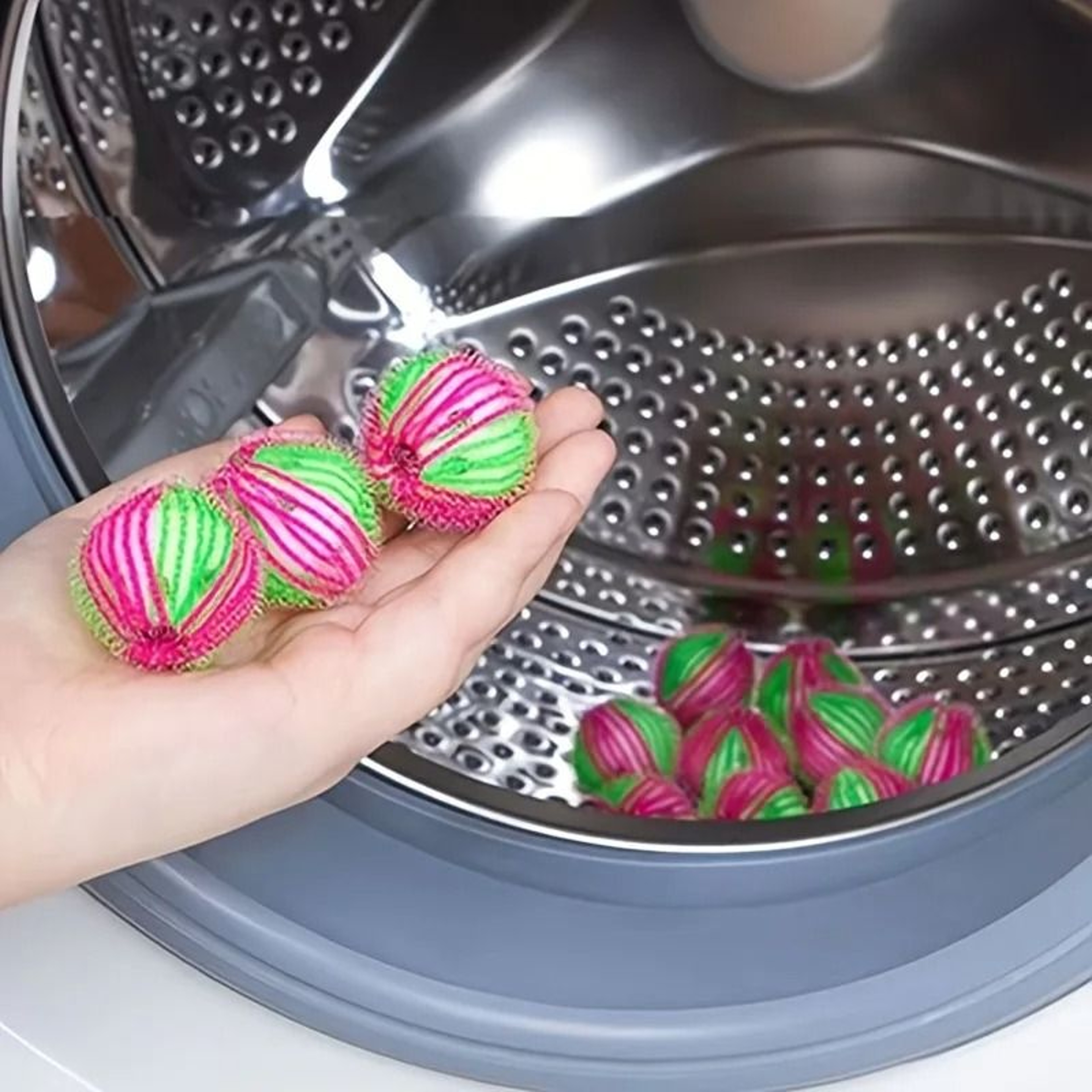 Reusable Roller Washing Machine Hair Remover And AntiTangle Laundry Balls 4