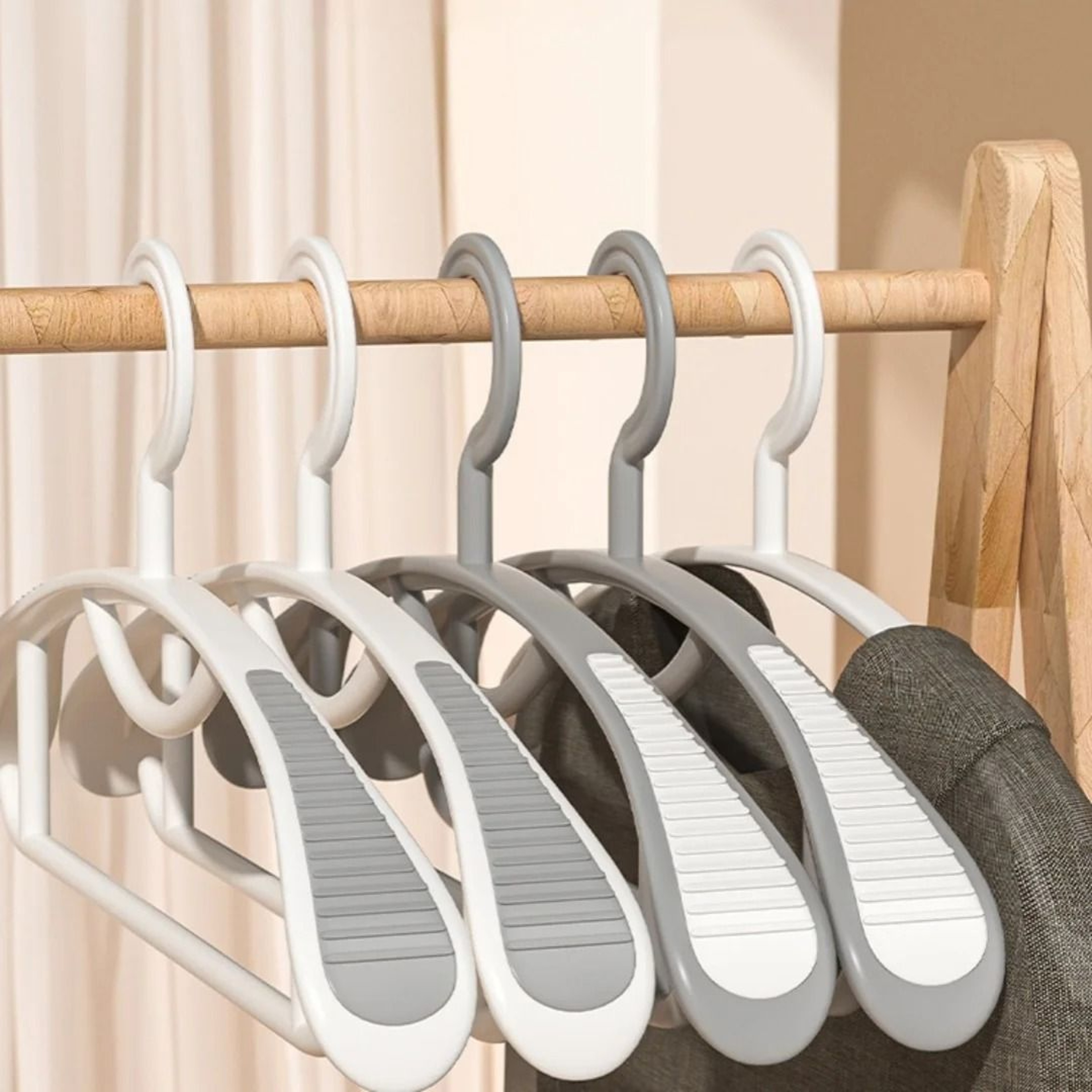 Household NonSlip Hanger Thick Wide Shoulder Plastic Drying Rack 0