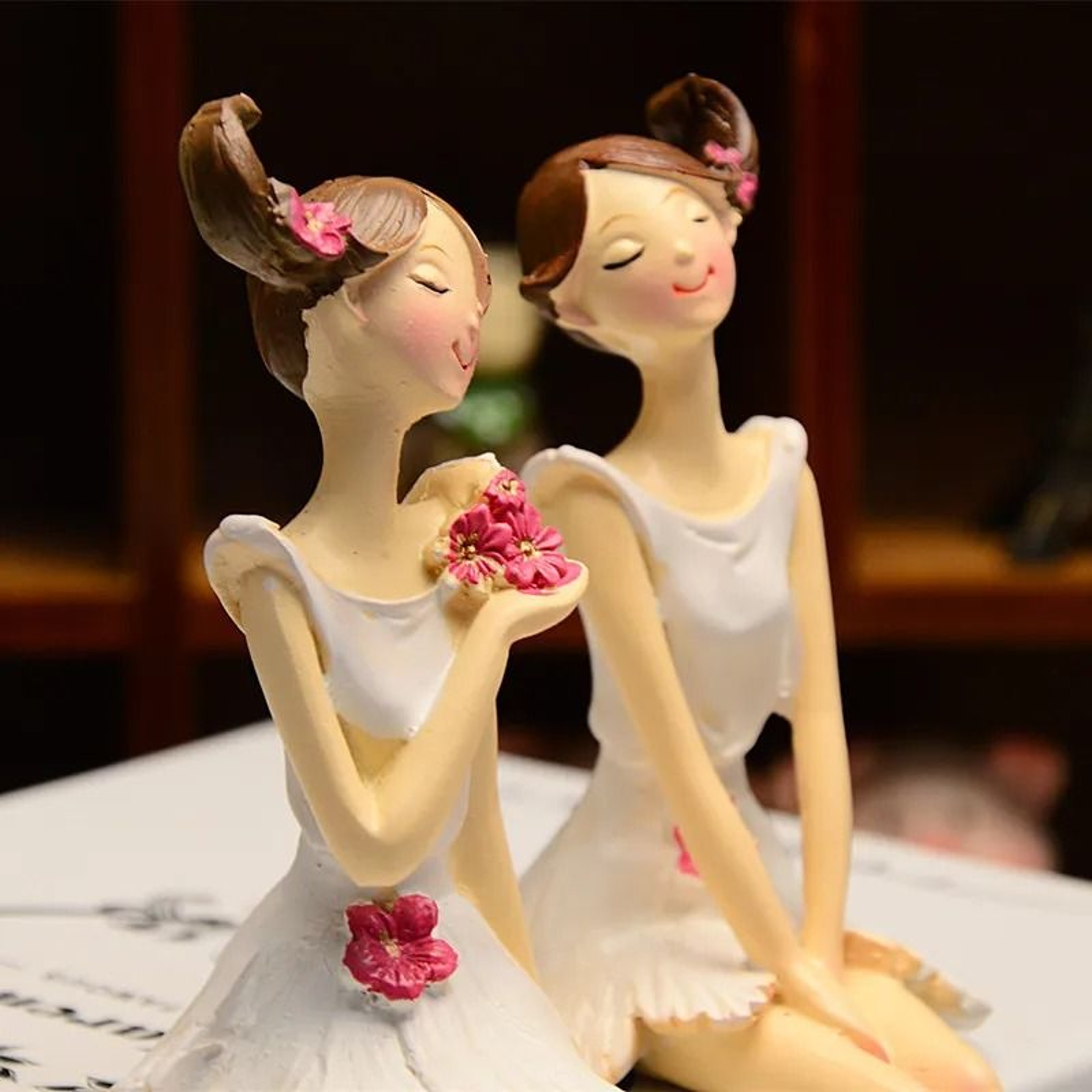 Modern Angel Fairy Figurine Set  2Piece Resin Craft Sculptures For Nordic Home  Wedding Decor 1