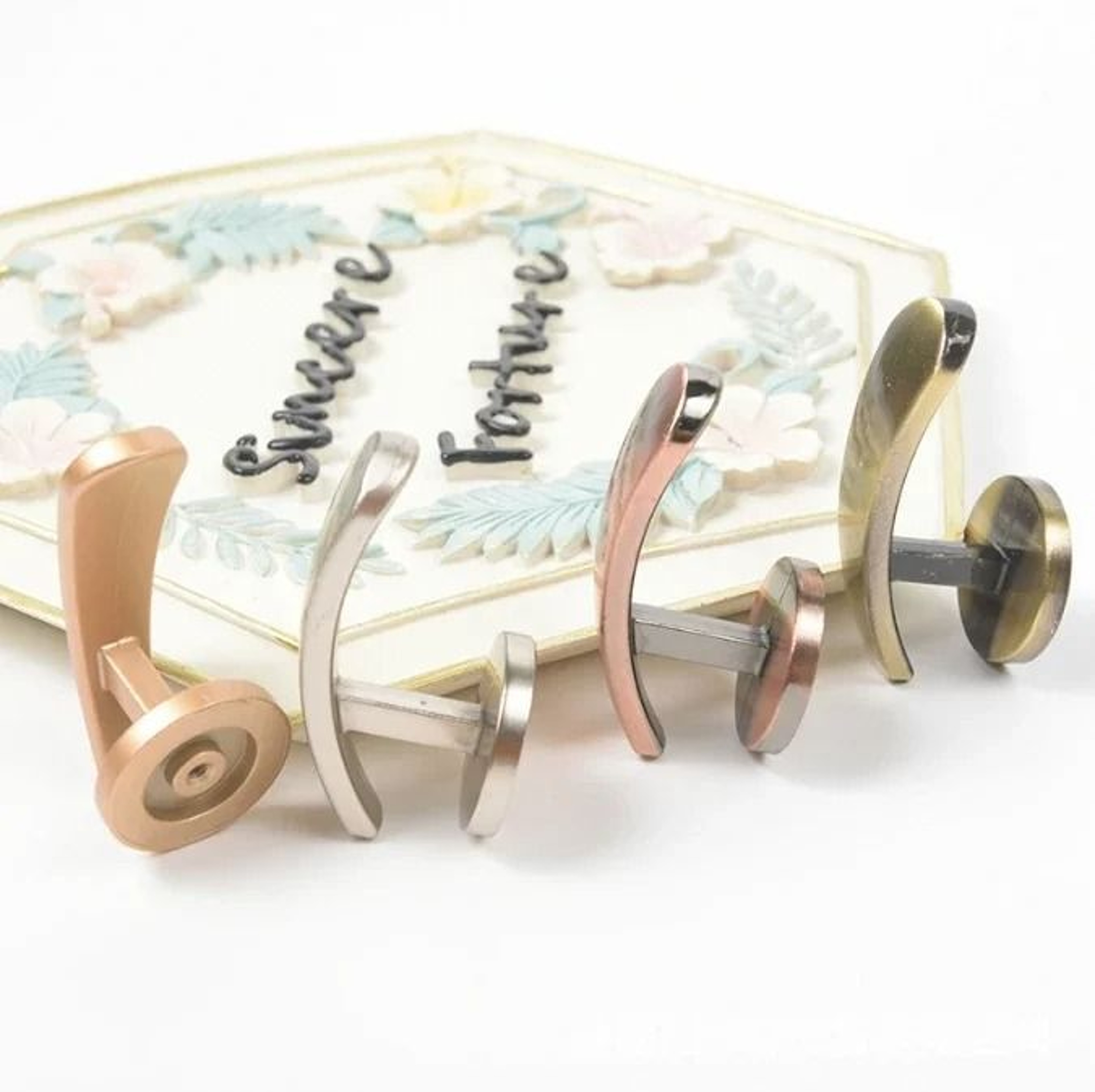 2Piece Retro Mounted Metal Curtain Tieback Hooks  Decorative Wall Hangers 2