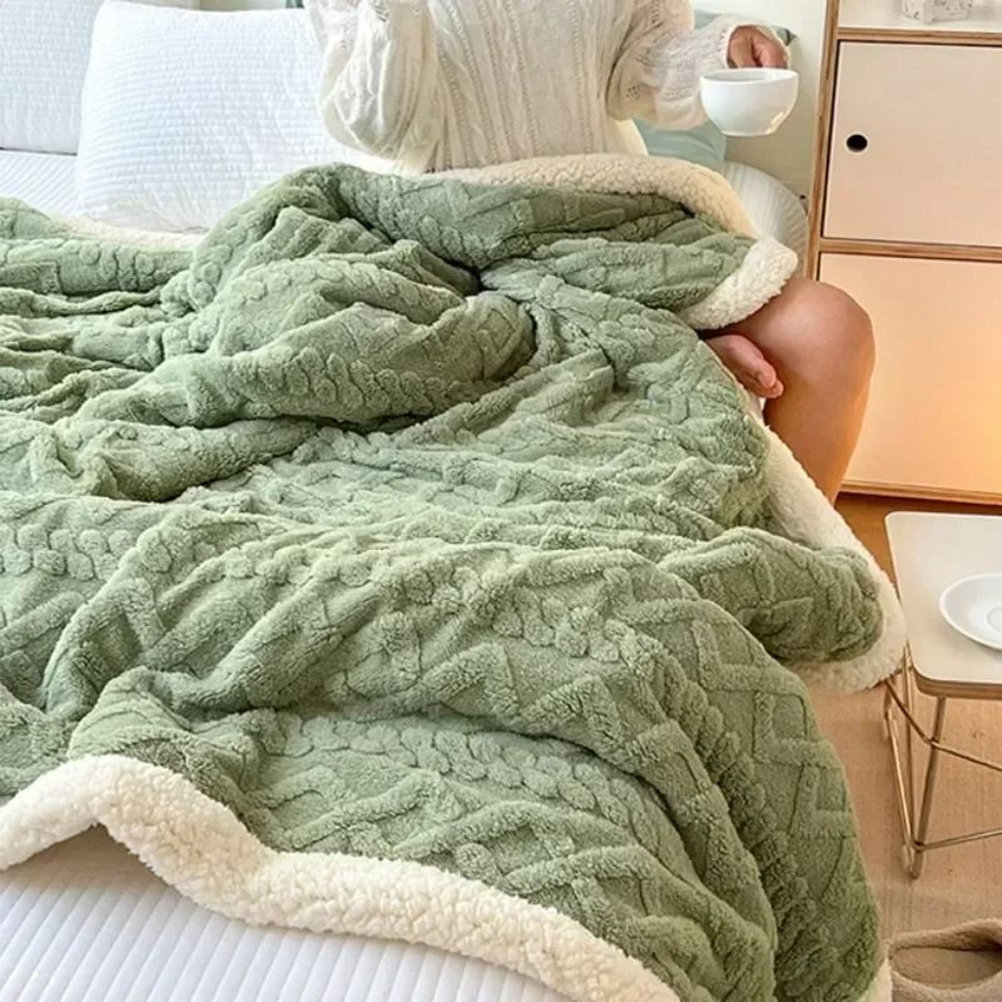 Soft Woolen Lamb Velvet Flannel Blanket Warm AllSeason Bed  Sofa Throw 2