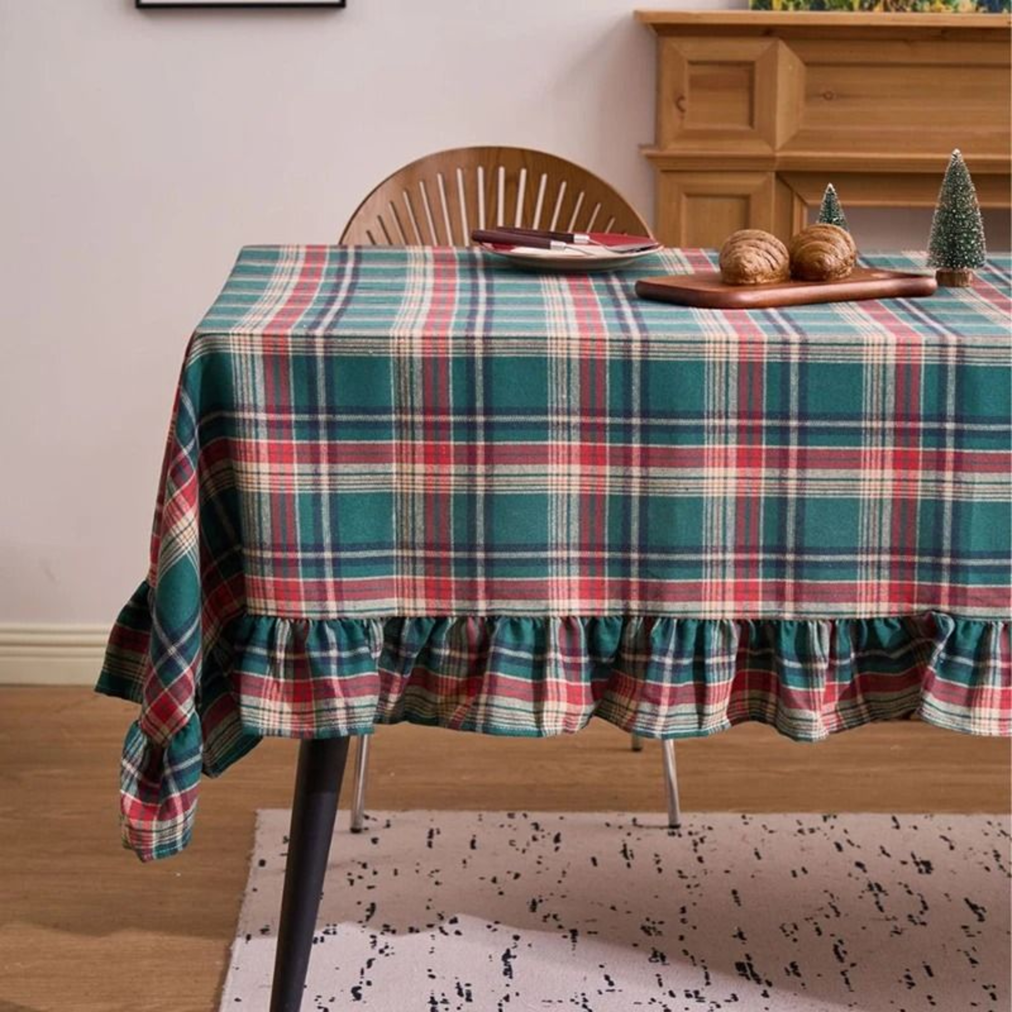 Christmas Green Plaid Ruffled Tablecloth Washable AntiStain Table Cover For Kitchen  Holiday Weddin 0
