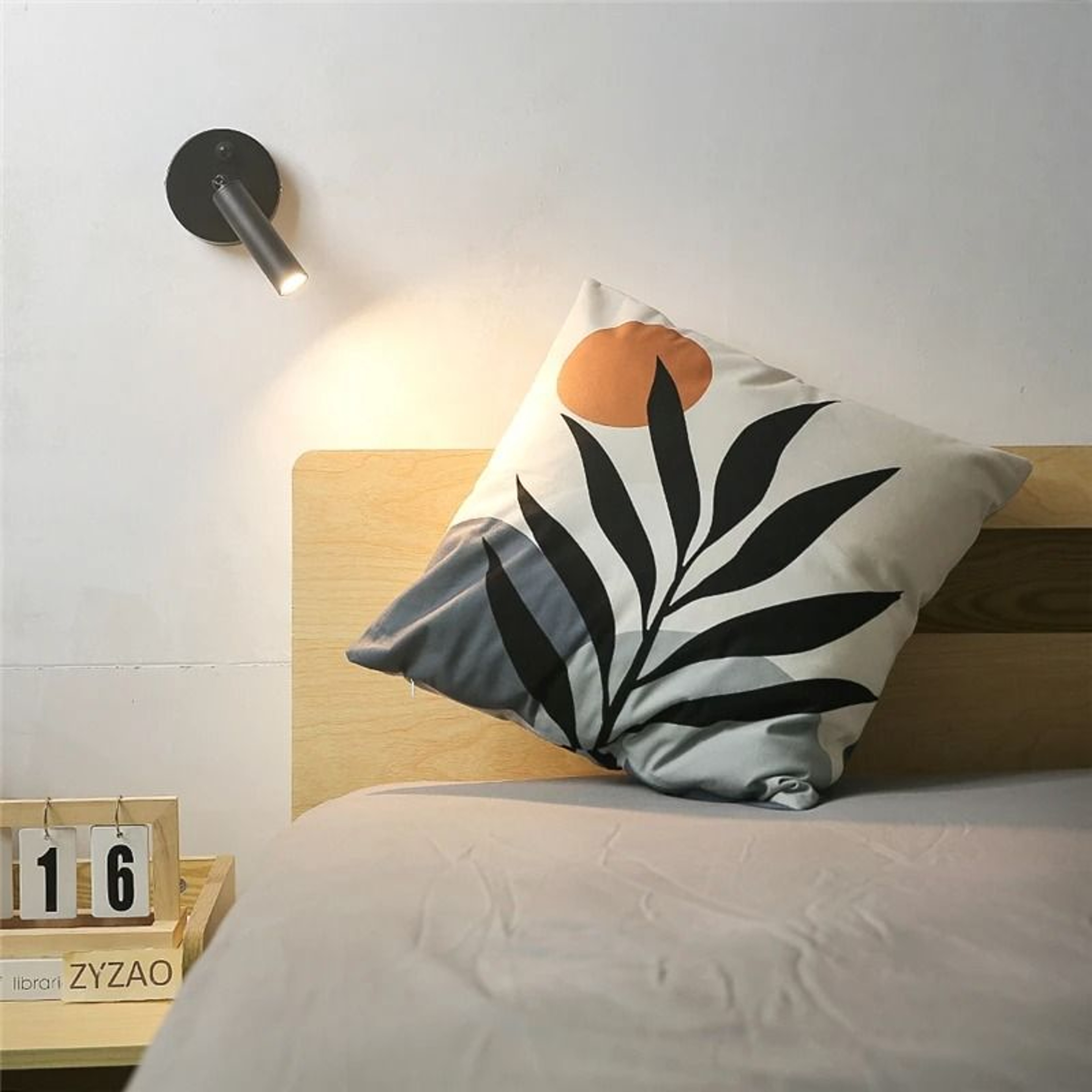 Modern Folding LED Wall Lamp With Switch Adjustable Spot Light Sconce For Bedroom Bedside  Study 2