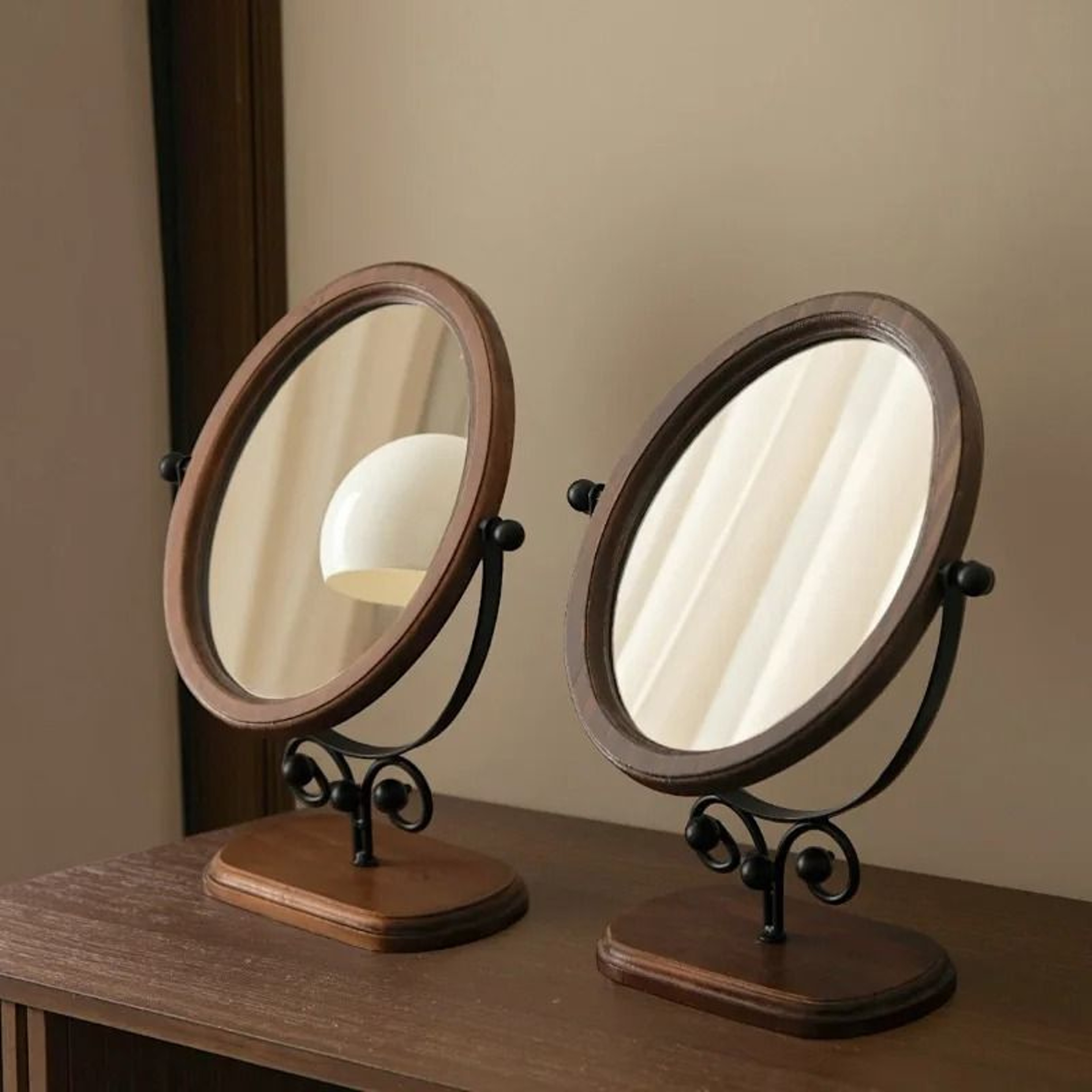 Light Luxury Retro Oval Desktop Makeup Mirror With Adjustable Swivel Stand 1