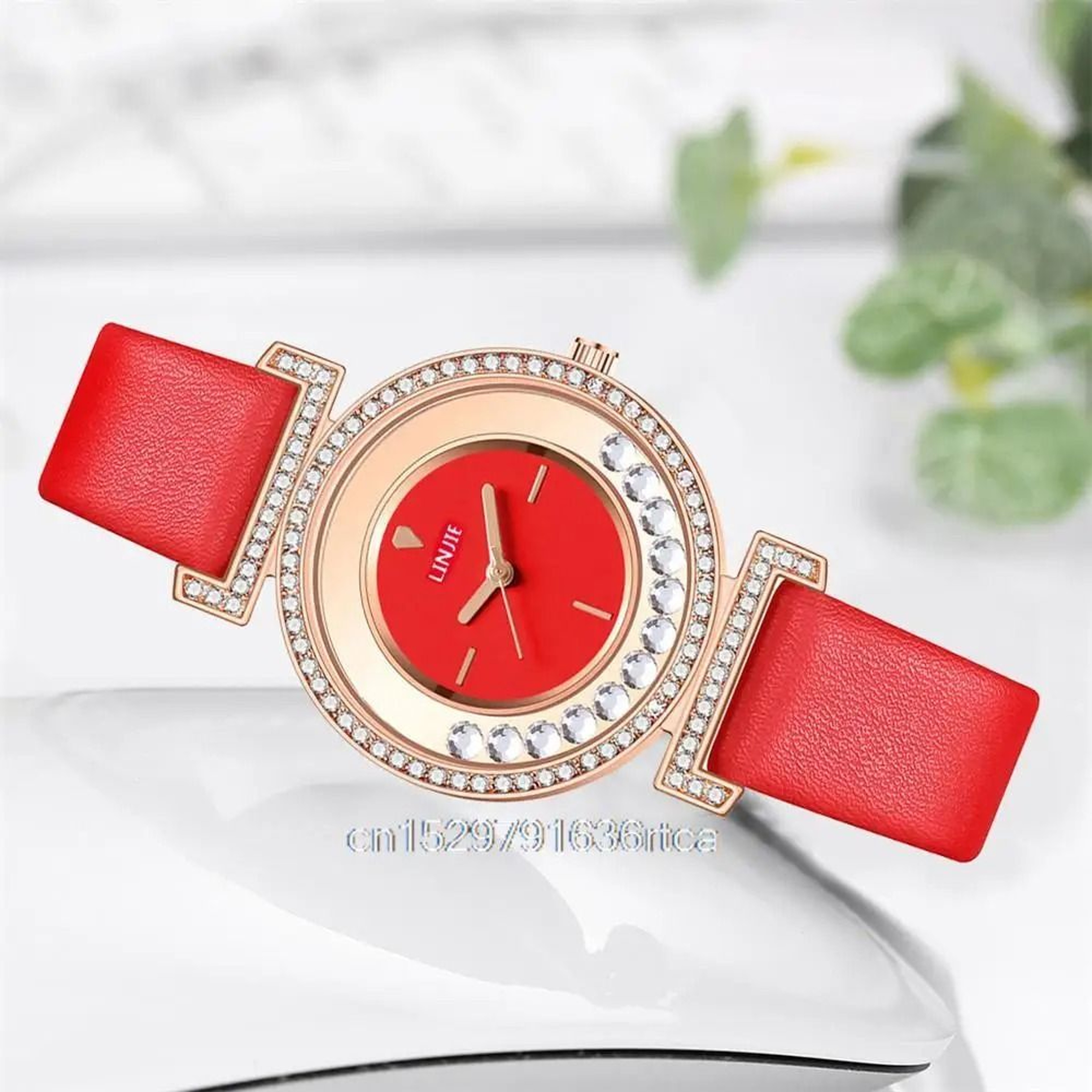 Exquisite Minimalist Diamond Dial Leather Strap Quartz Watch For Women 1
