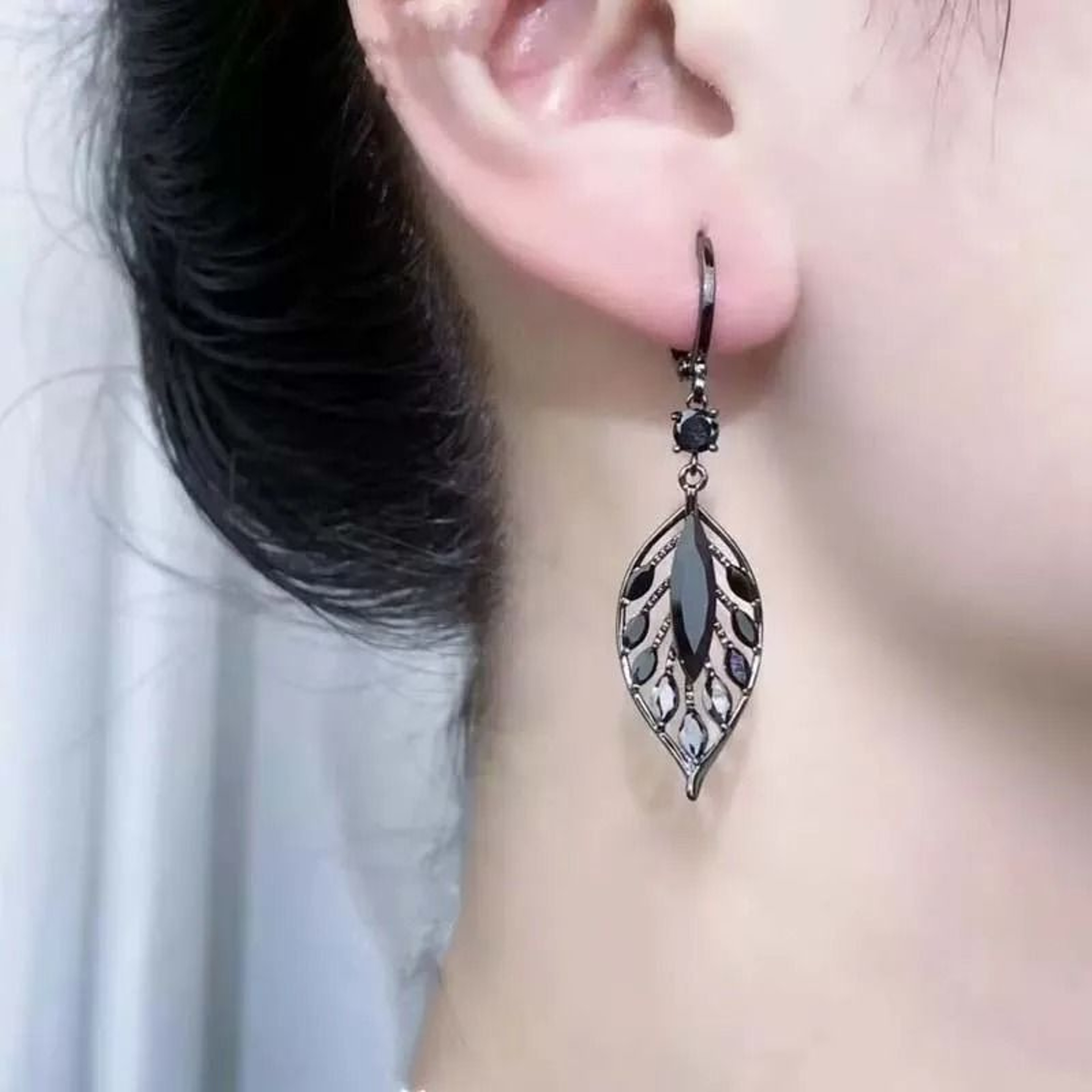 Exquisite Black Crystal Leaf Tassel Drop Earrings With MicroInlaid Cubic Zirconia 2