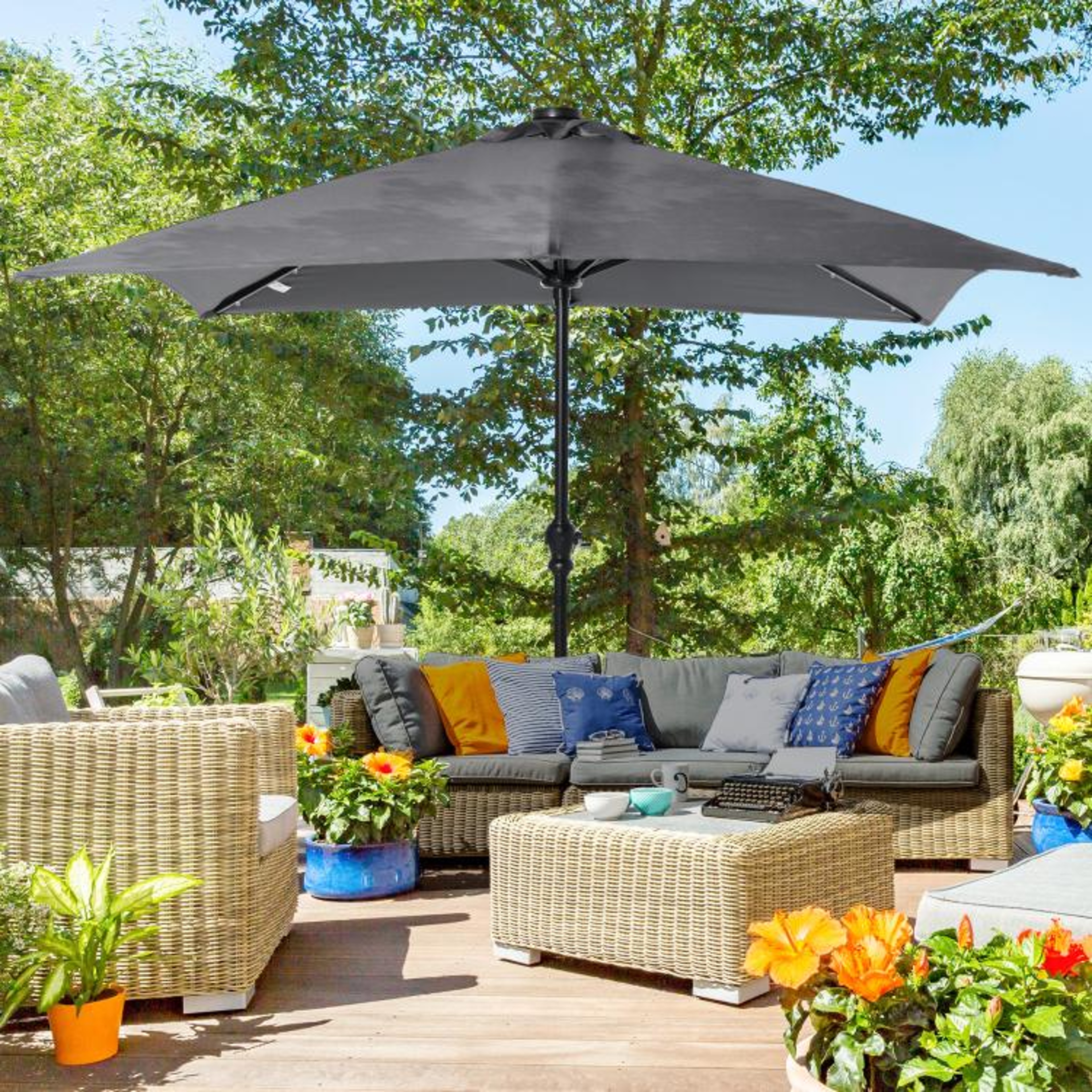 9 X 7 Ft Solar LED Patio Umbrella With Tilt And Crank  Gray 2