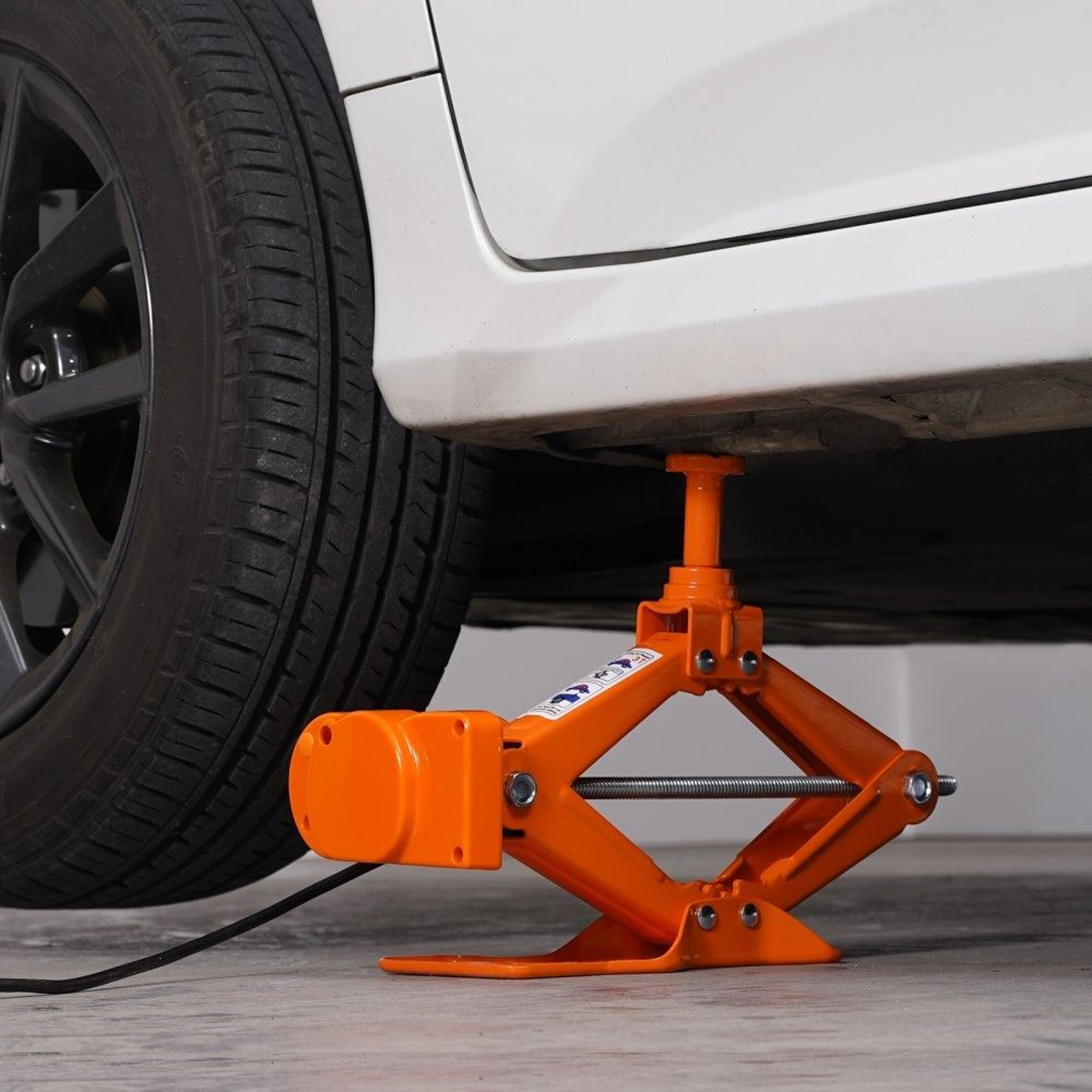 VEVOR 3 Ton Electric Car Jack Kit With Remote Control For SUV Sedan  Truck Tire Changes 6