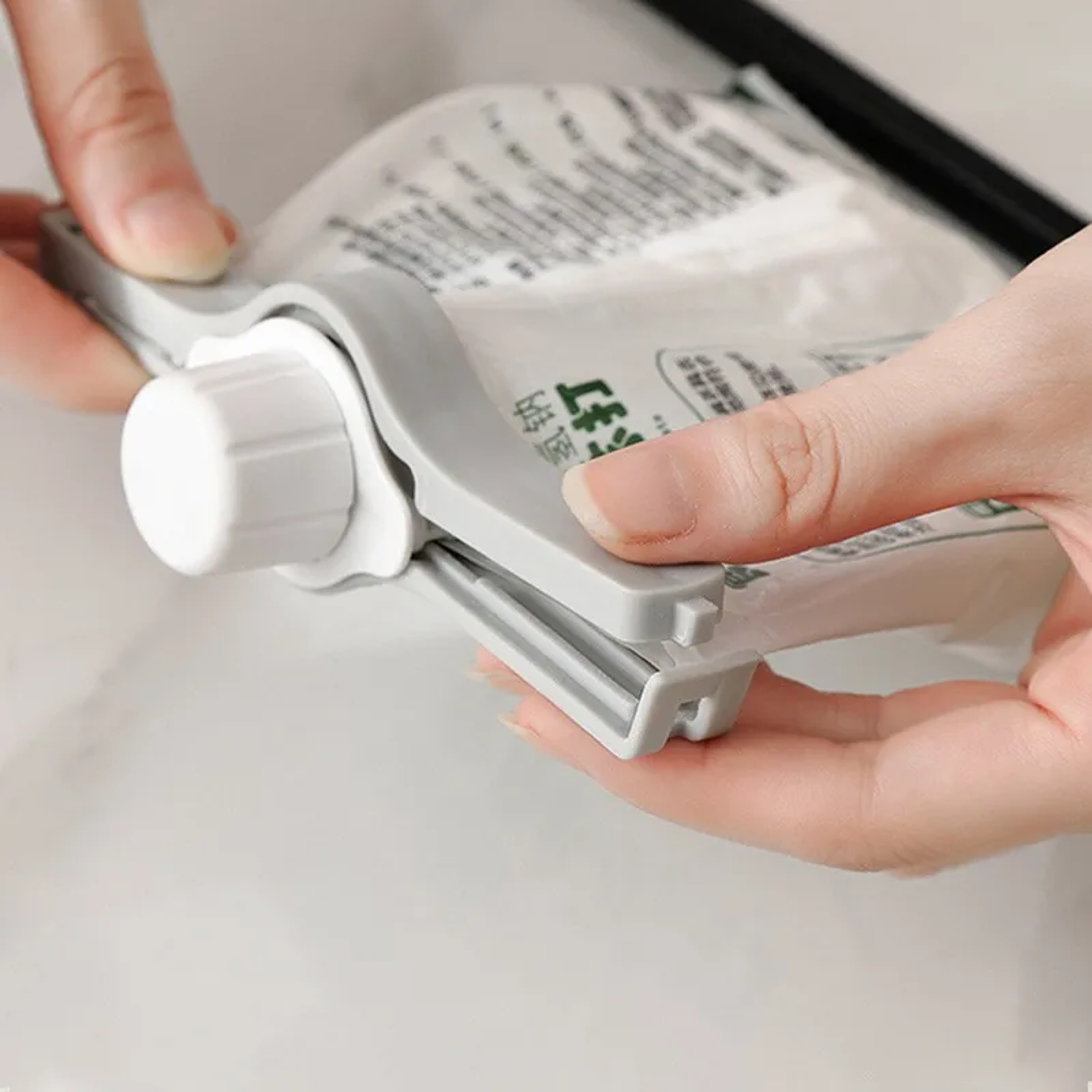 Twist Lock Food Bag Sealer Clip Reusable Airtight Kitchen Bag Clip For Snacks Spices  Powder 2