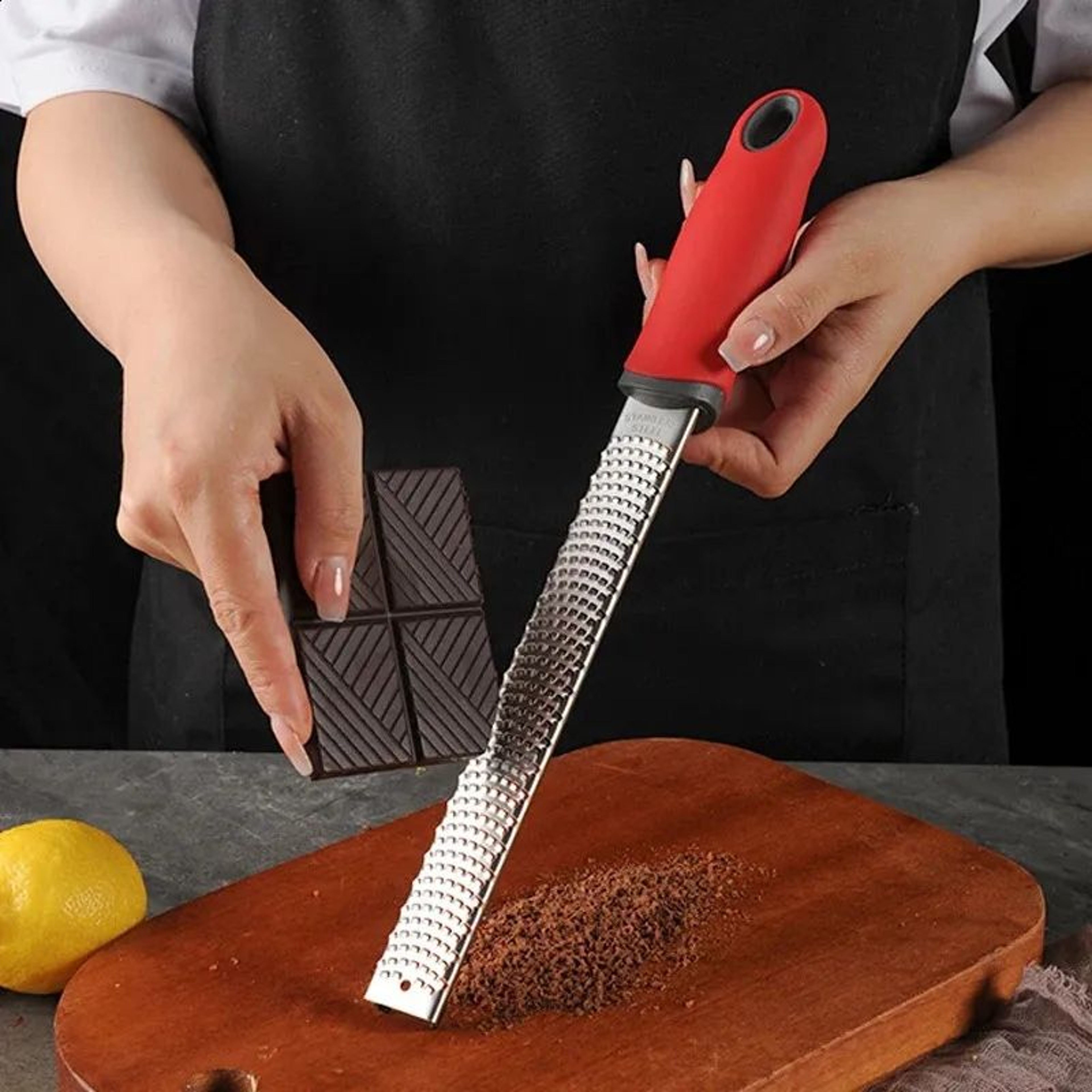 Stainless Steel Cheese Grater And Lemon Zester With Protective Cover 1