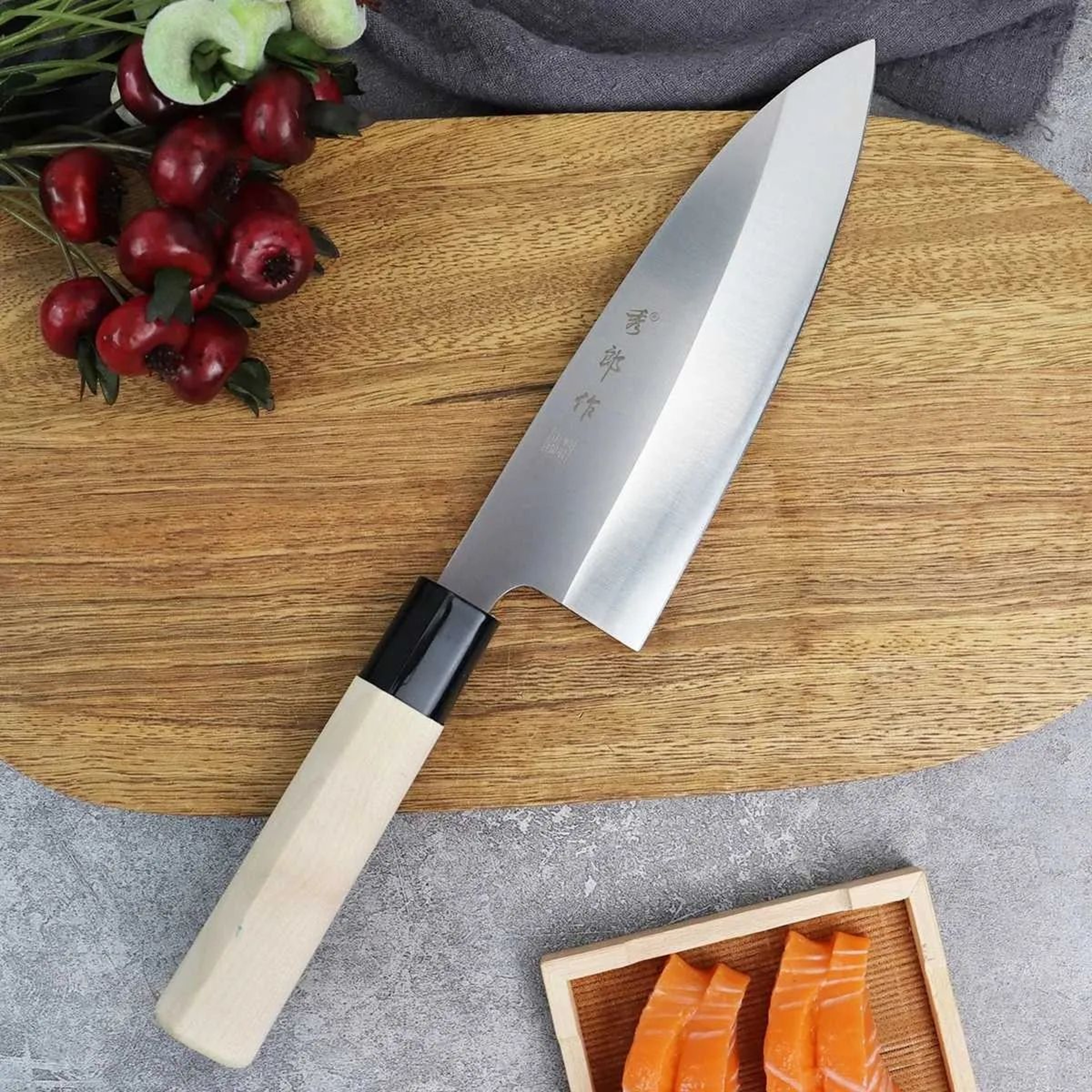Japanese Sashimi Knife With Stainless Steel Blade And Maple Wood Handle For Sushi And Fish 2