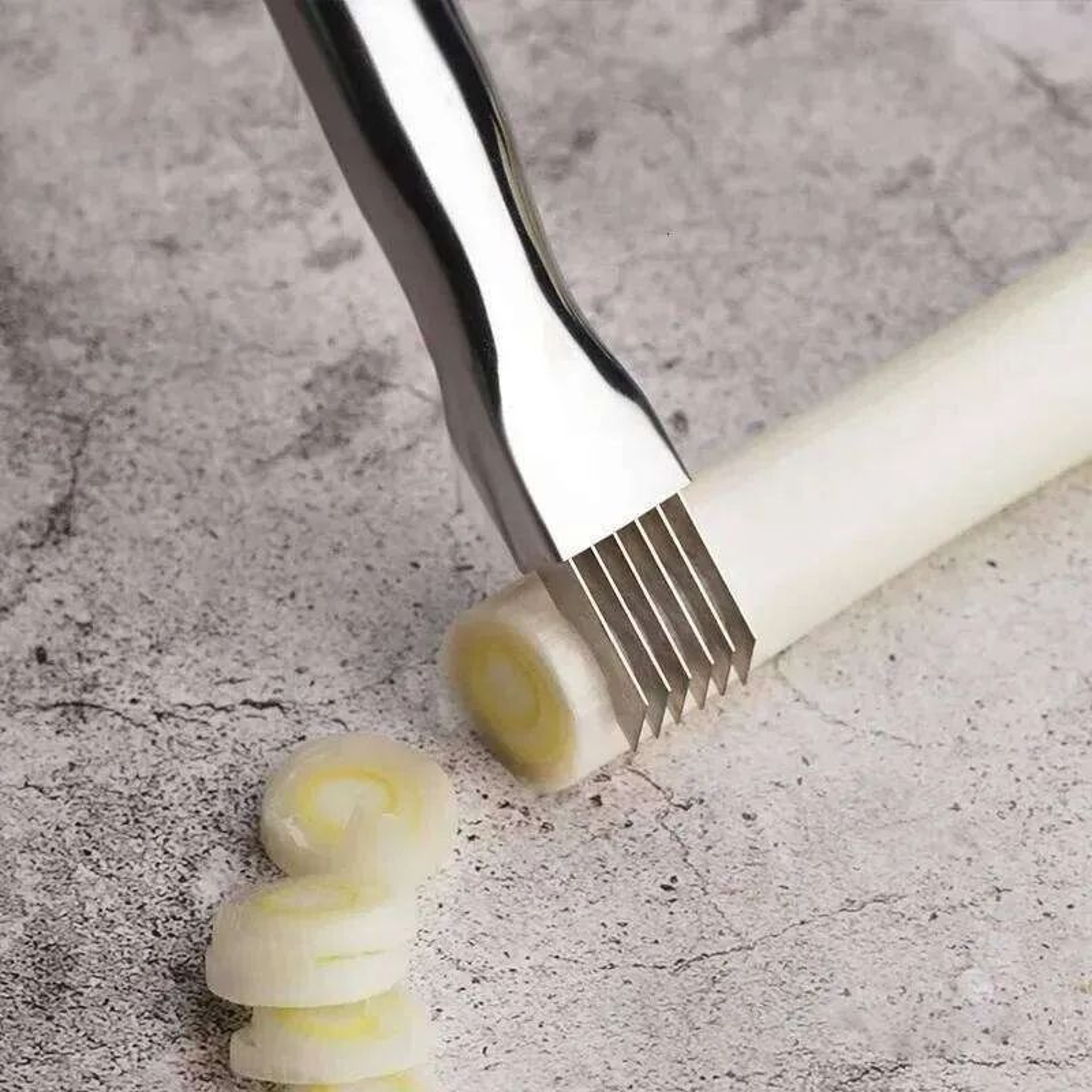 Stainless Steel Green Onion Chopper With Curved Handle For Herbs And Vegetables 2