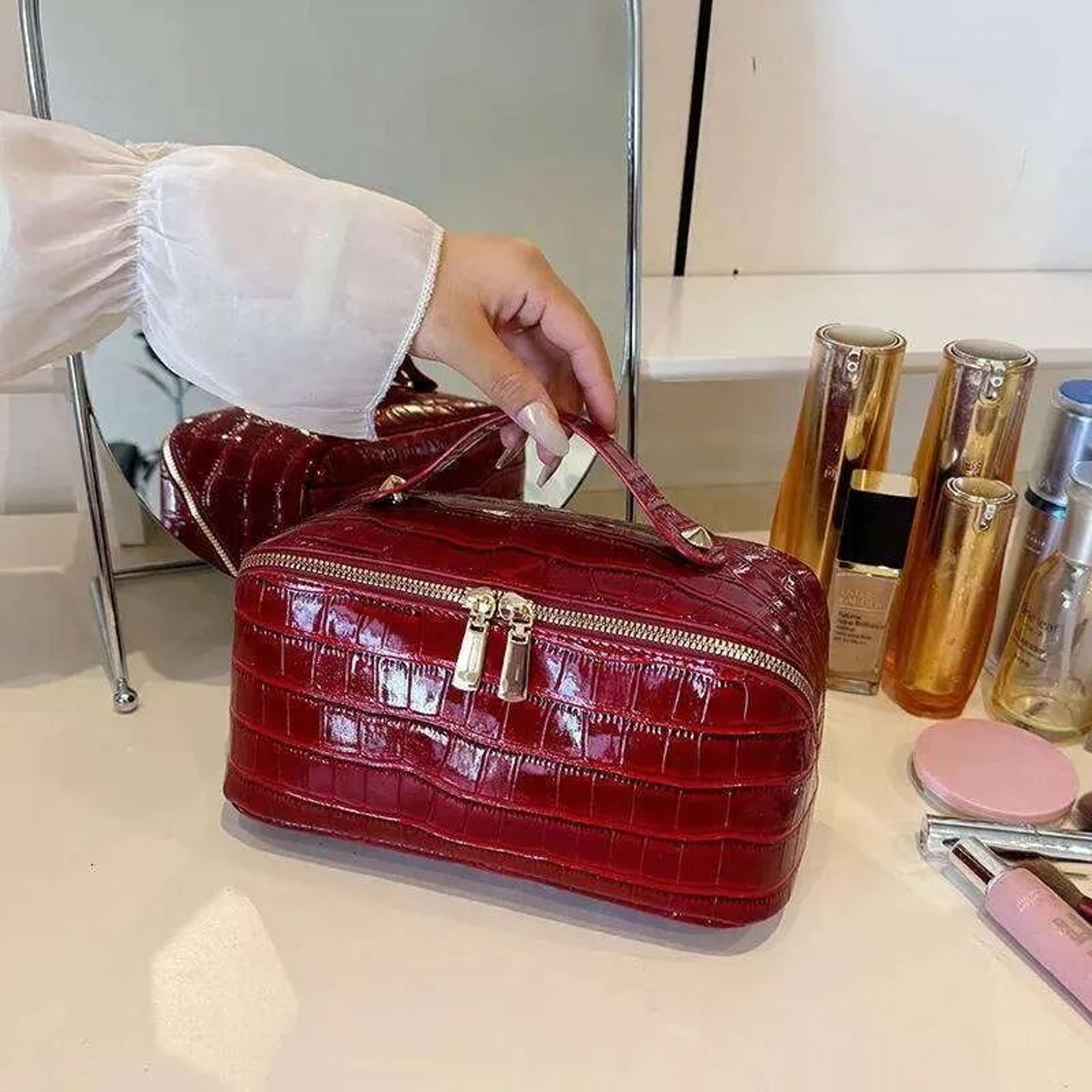 PU Leather Makeup Bag With Crocodile Pattern Large Capacity Travel Cosmetic Organizer 0