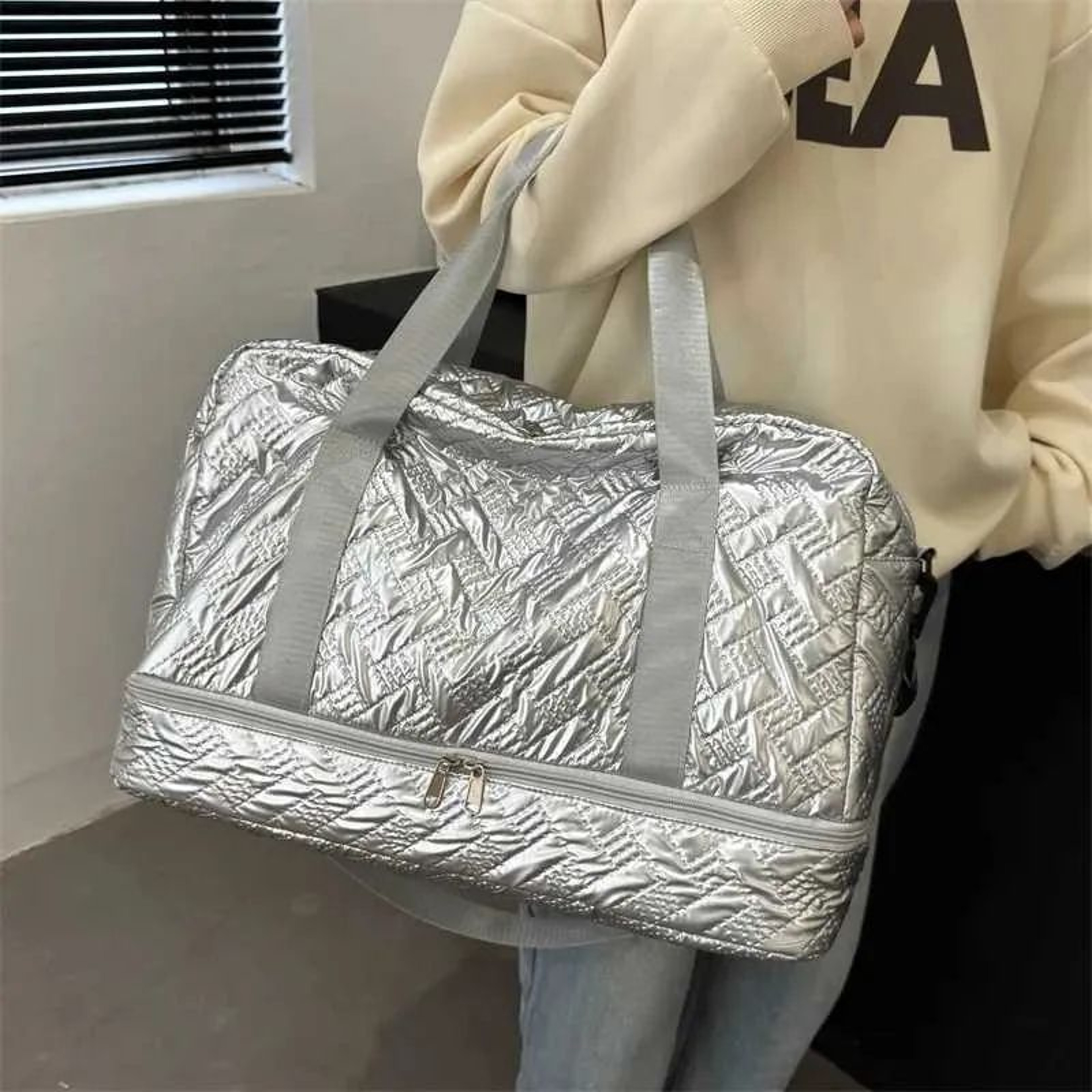Lightweight Travel Duffle Bag With Large Capacity And Foldable Weekender Design 2