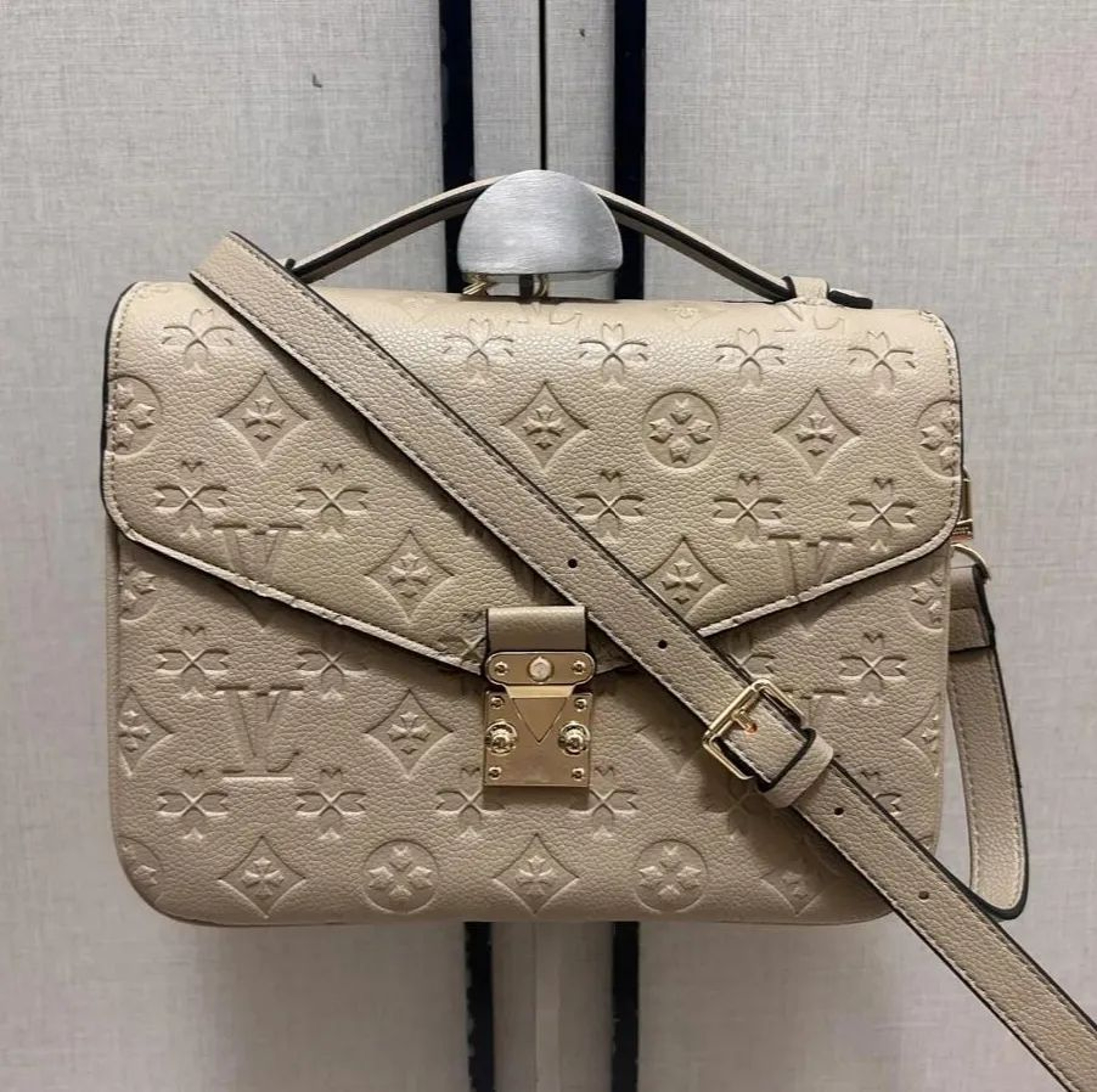 Womens Small PU Leather Crossbody Satchel Bag With Flap Pocket And Gold Tone Hardware 2