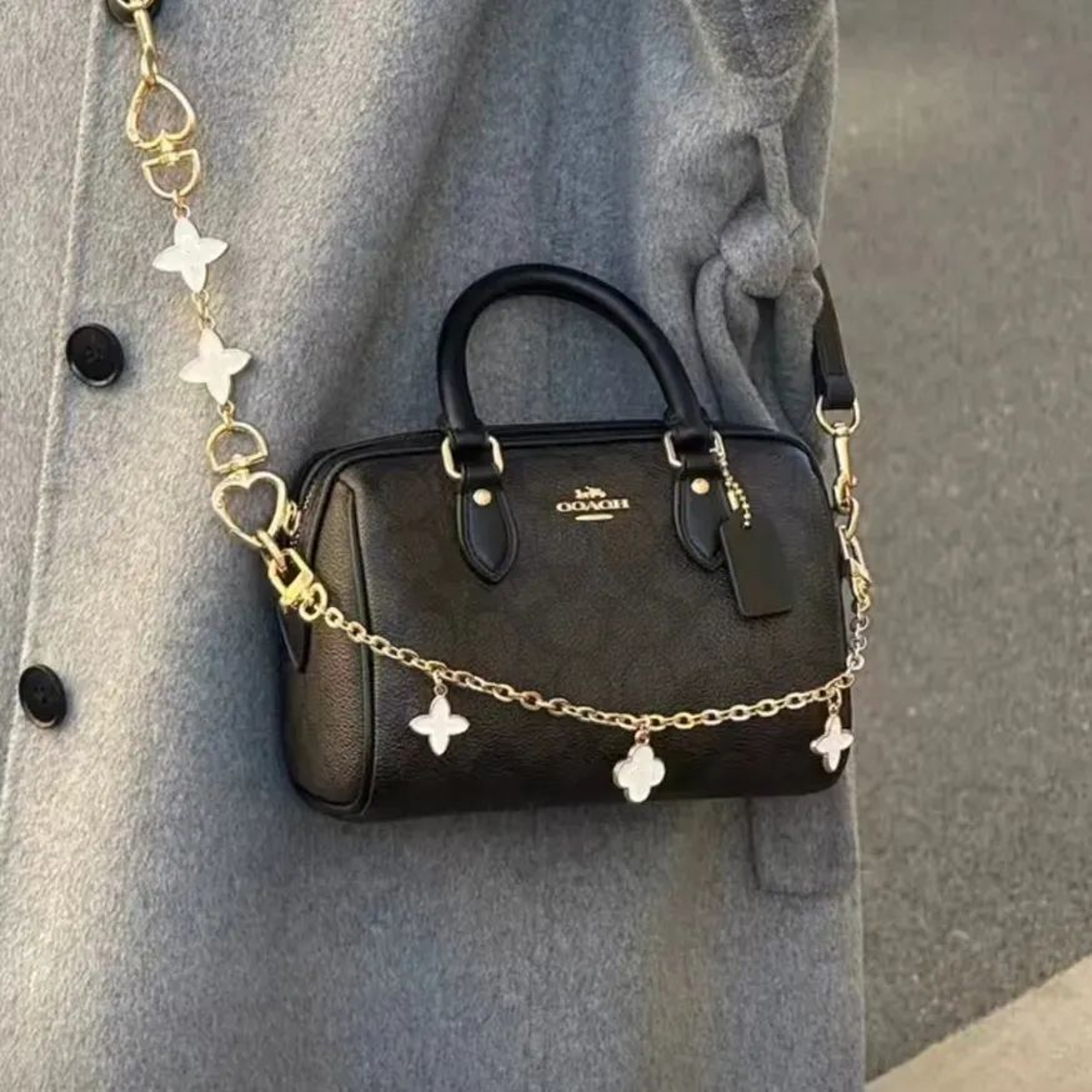 Womens PU Leather Shoulder Bag With Zipper Closure And Soft Pillow Design 1