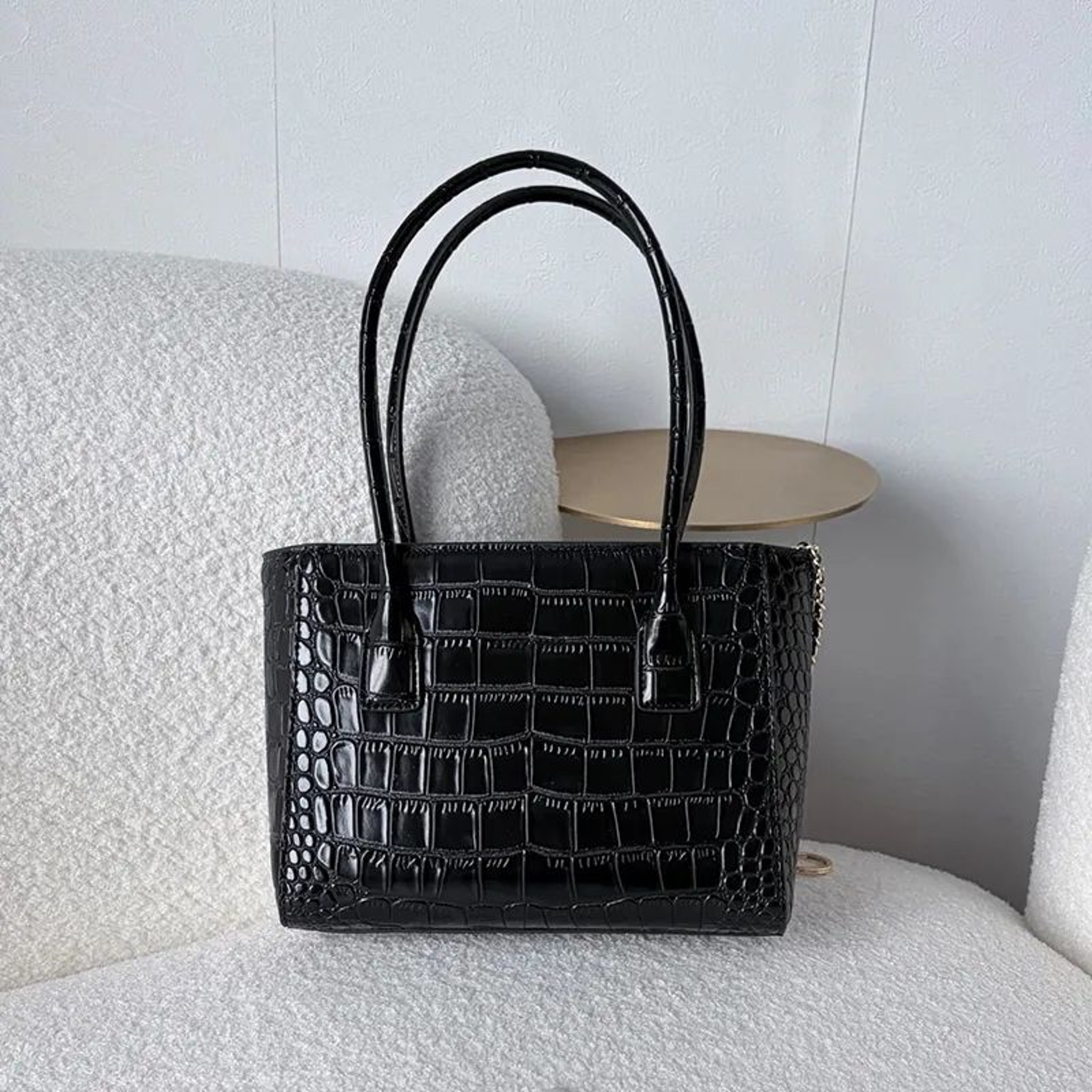 Womens Genuine Leather Crocodile Embossed Tote Bag With Twist Lock Closure 1