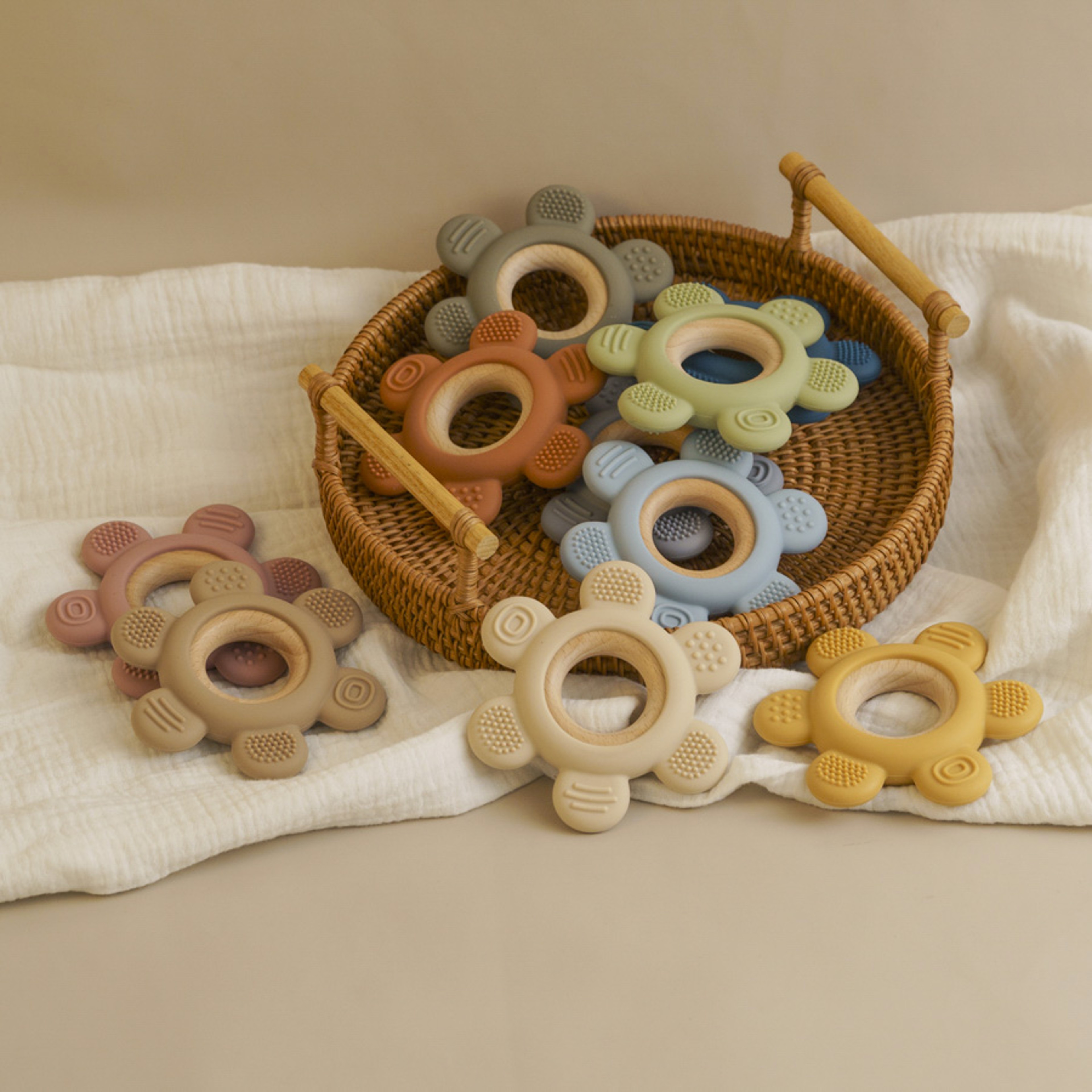 Baby Silicone Teether Necklace Rudder Shape Sensory Chew Toy 4