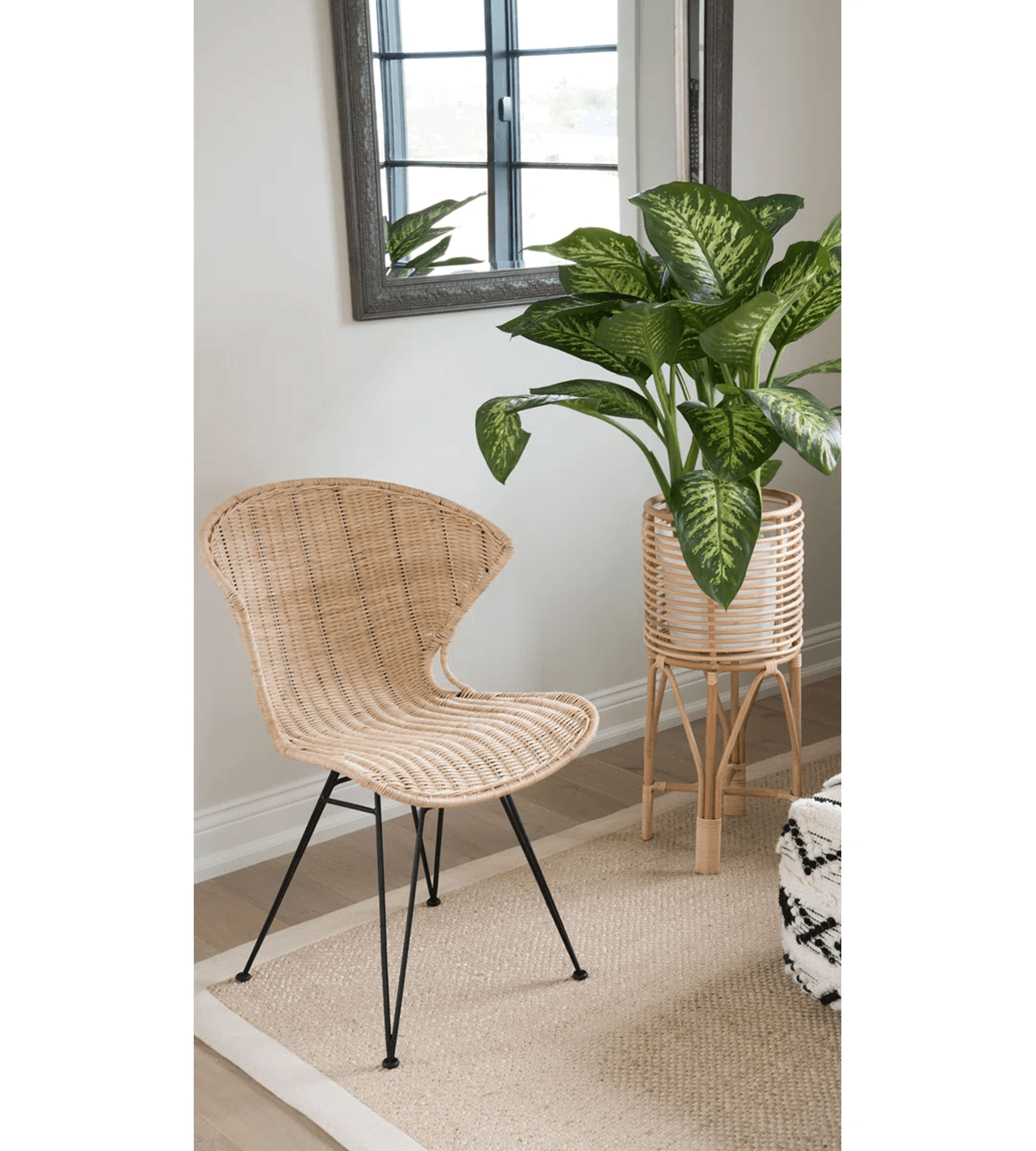 Natural Rattan Indoor Plant Stand 1 Tier Pedestal With Wicker Design 2