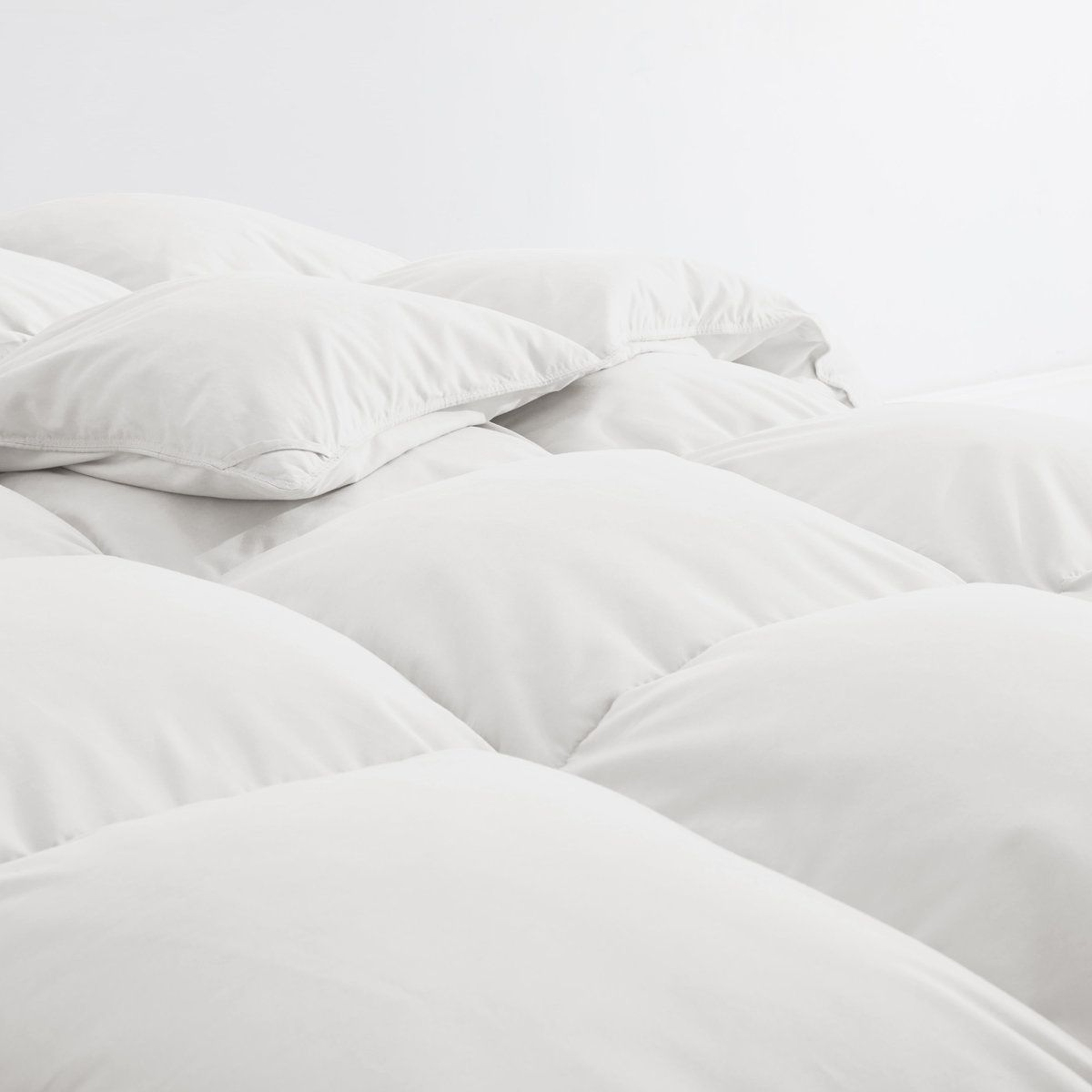 Heavyweight White Goose Down Queen Comforter For Winter Warmth 3