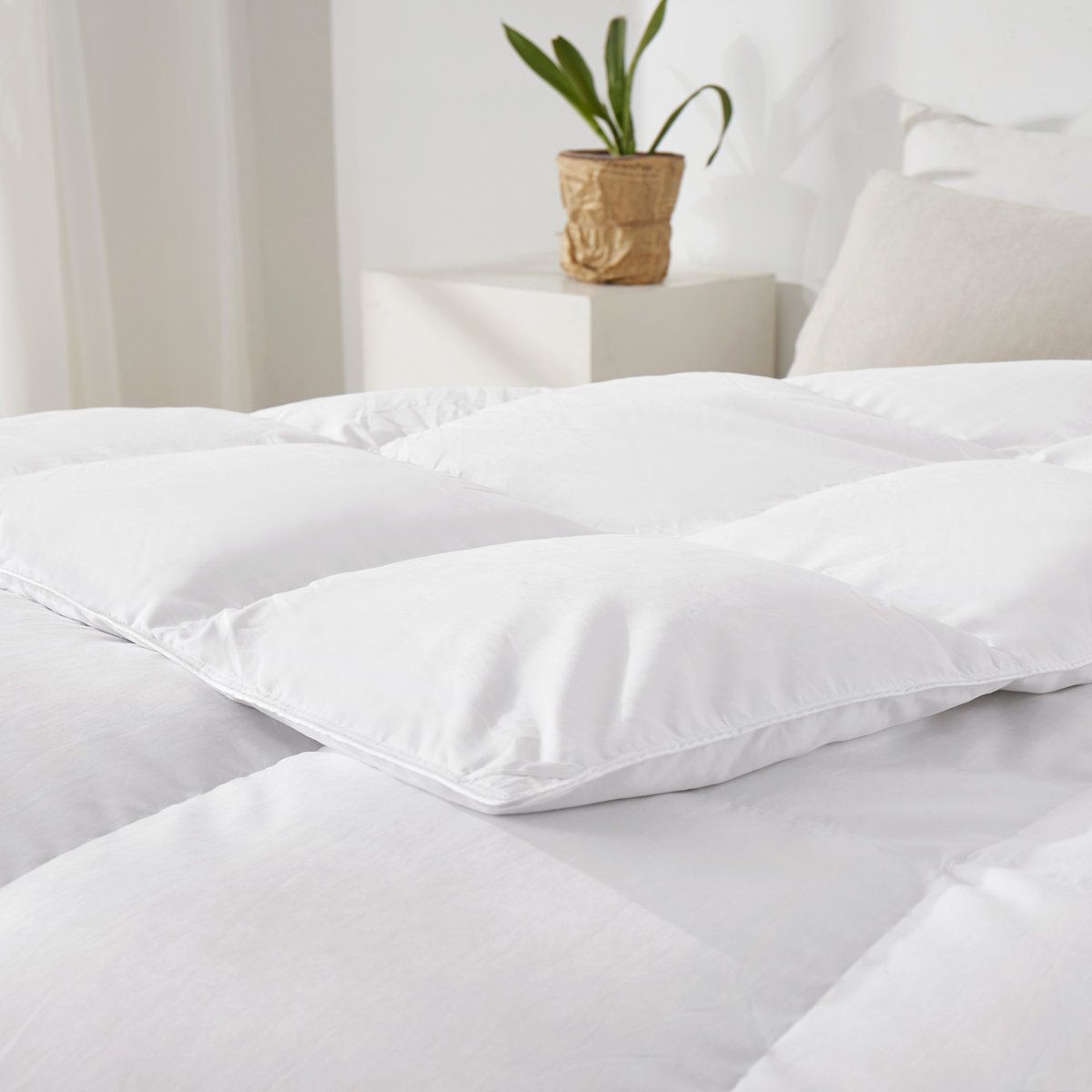 Heavyweight White Goose Down Queen Comforter For Winter Warmth 1