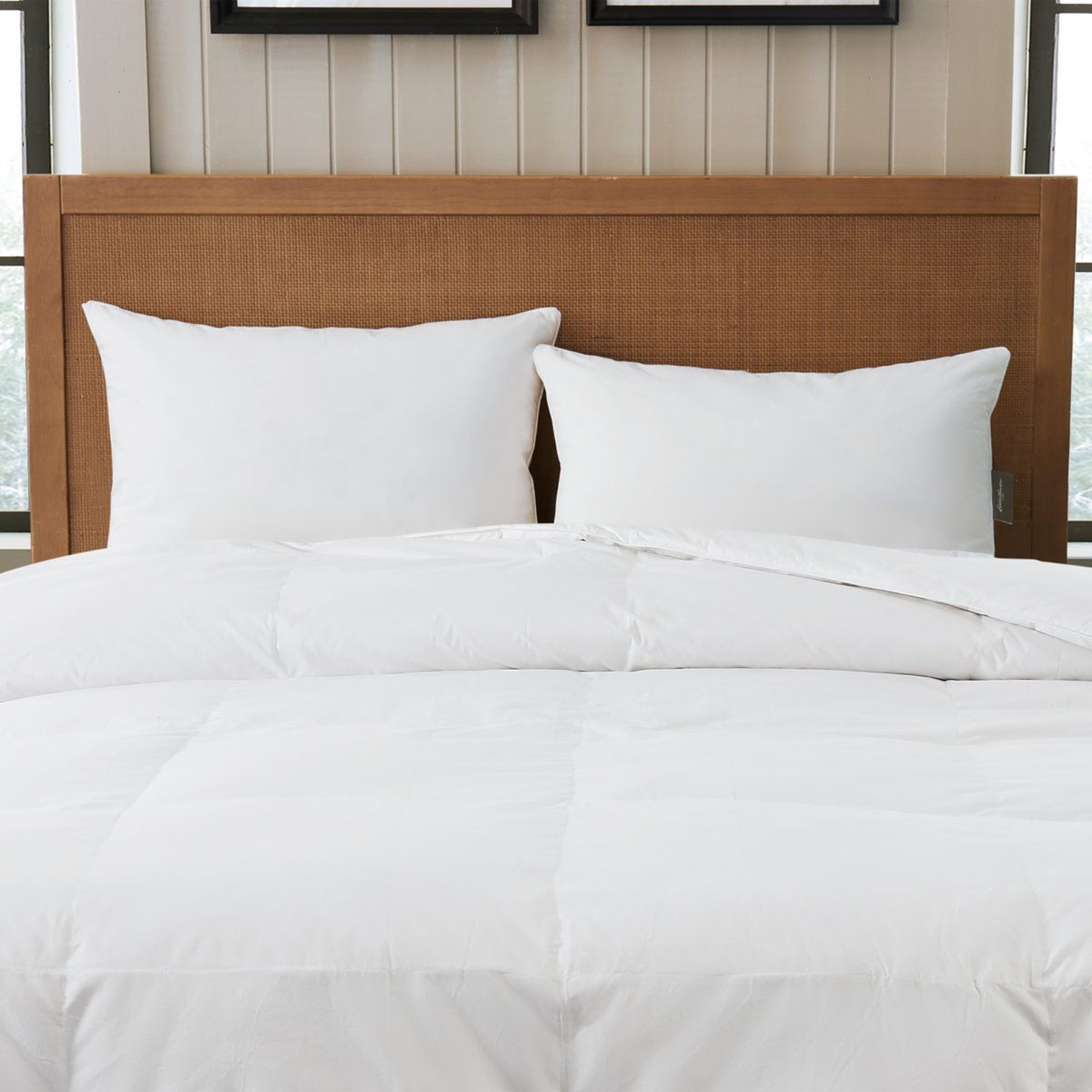 Oversized White Down Comforter 600 Fill Power 400 Thread Count All Season 2