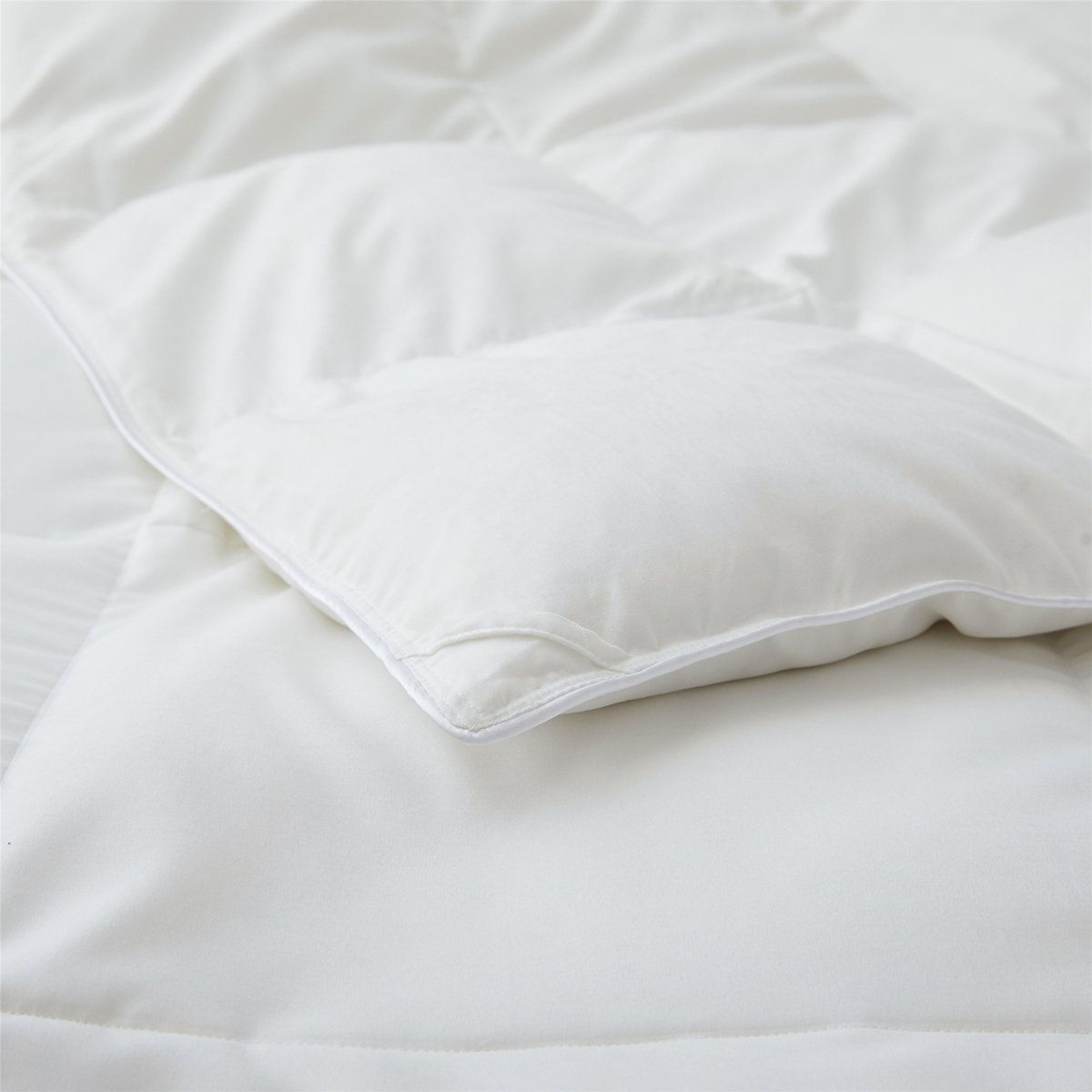 All Season Queen Goose Feather Fiber Comforter With Soft Quiet Shell 1