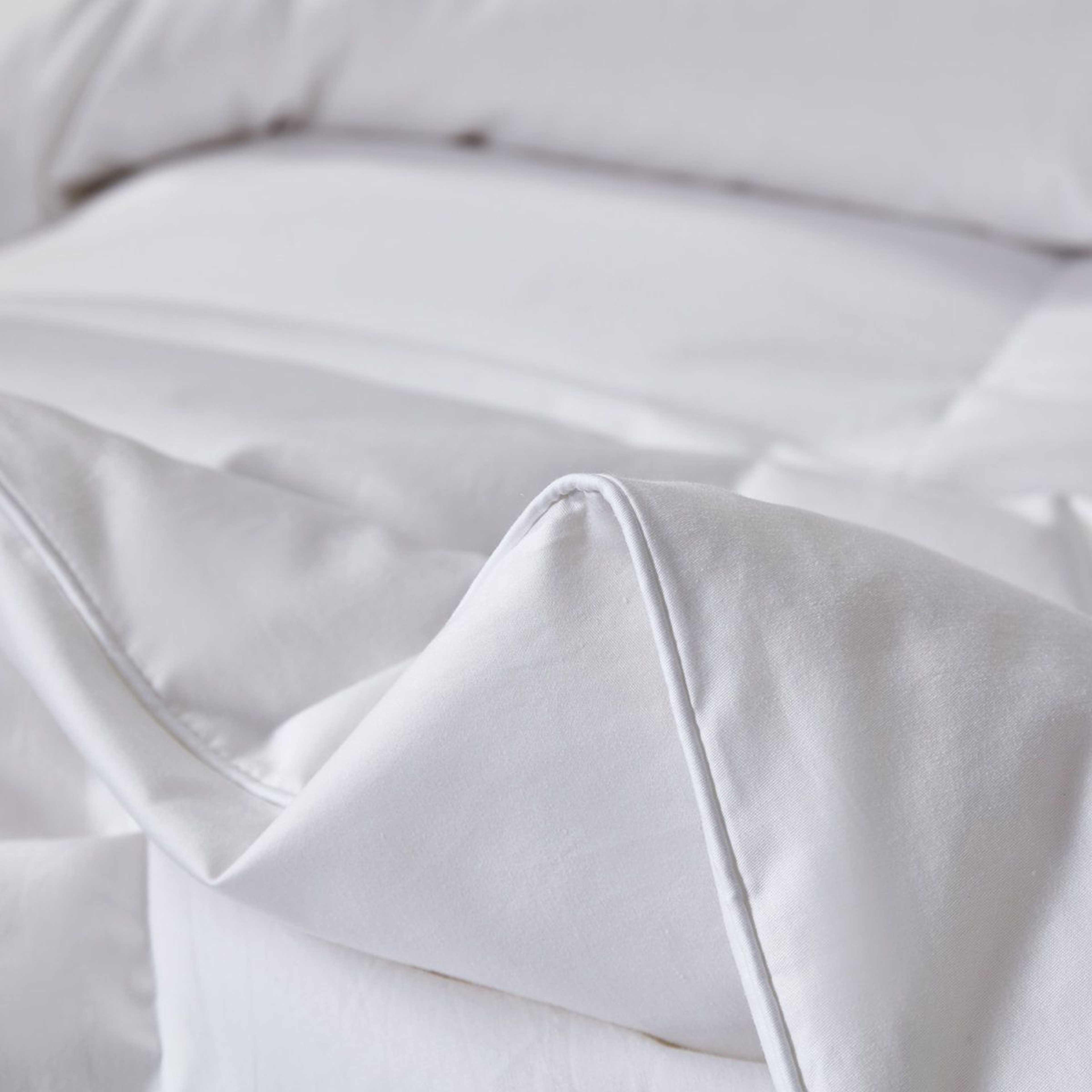 Lightweight White Down Comforter With 300 Thread Count Cotton Cover 2