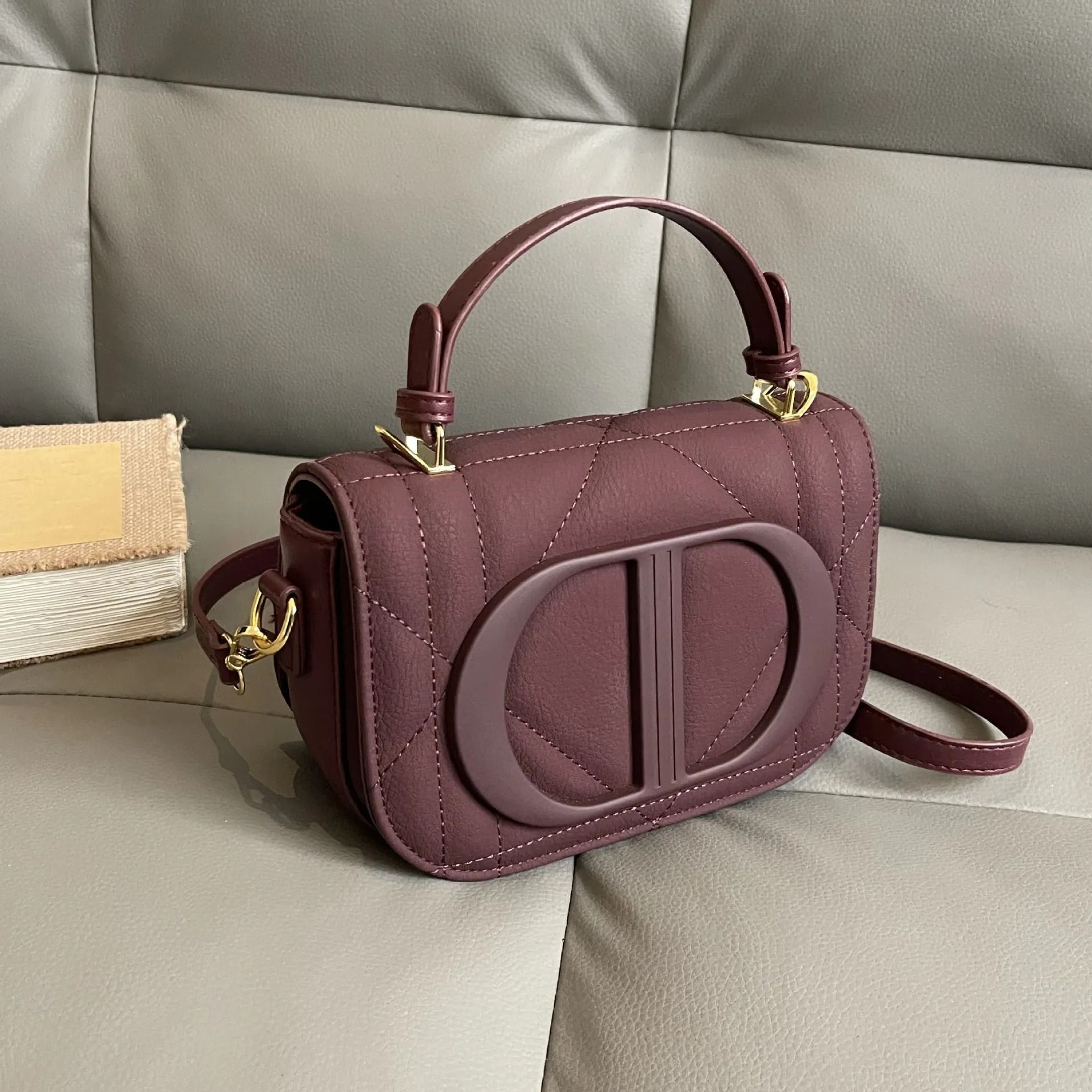 Quilted Saddle Crossbody Bag Retro Designer Shoulder Bag Small Square Purse 2