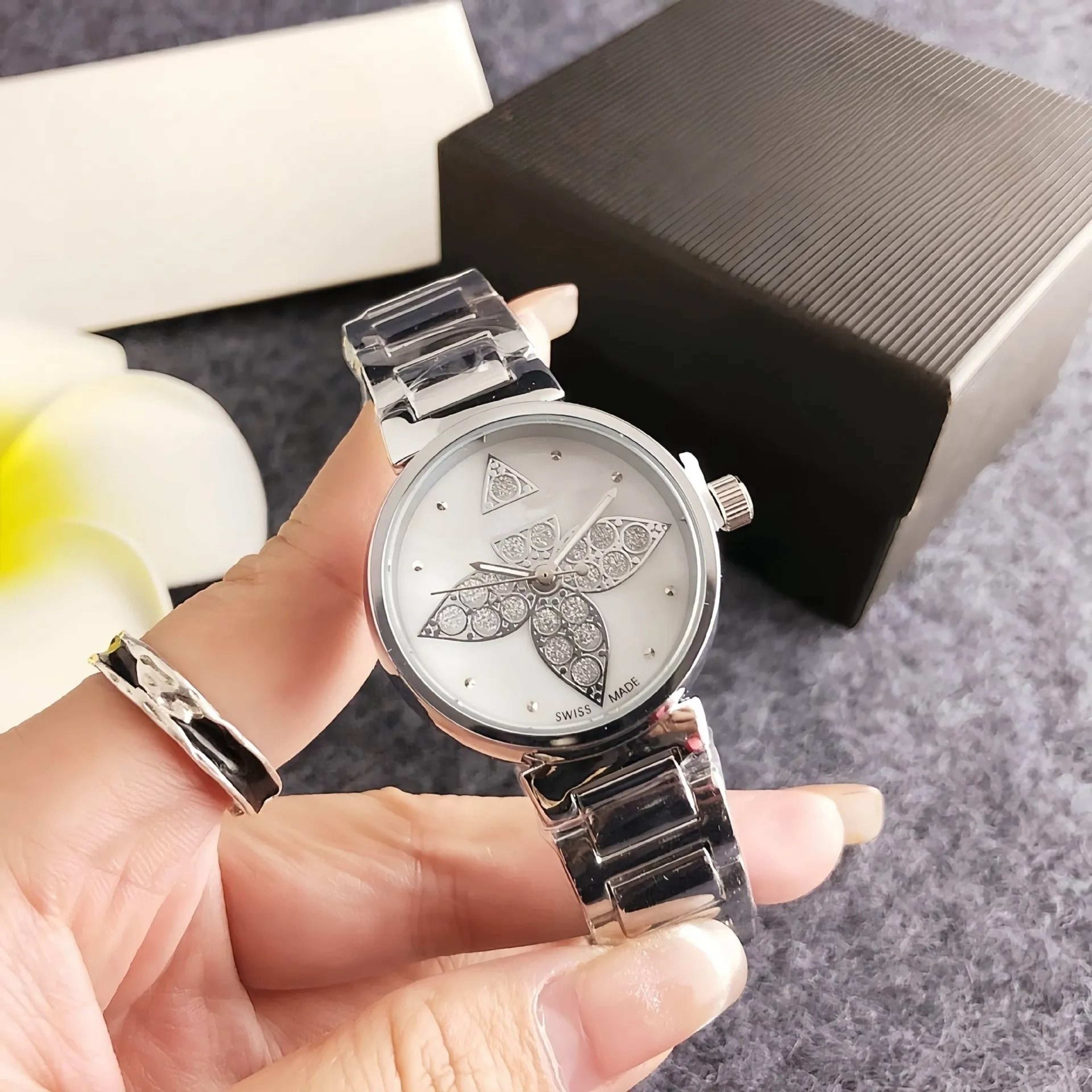 Luxury Ceramic Diamond Quartz Watch For Women Vintage Casual Style 2
