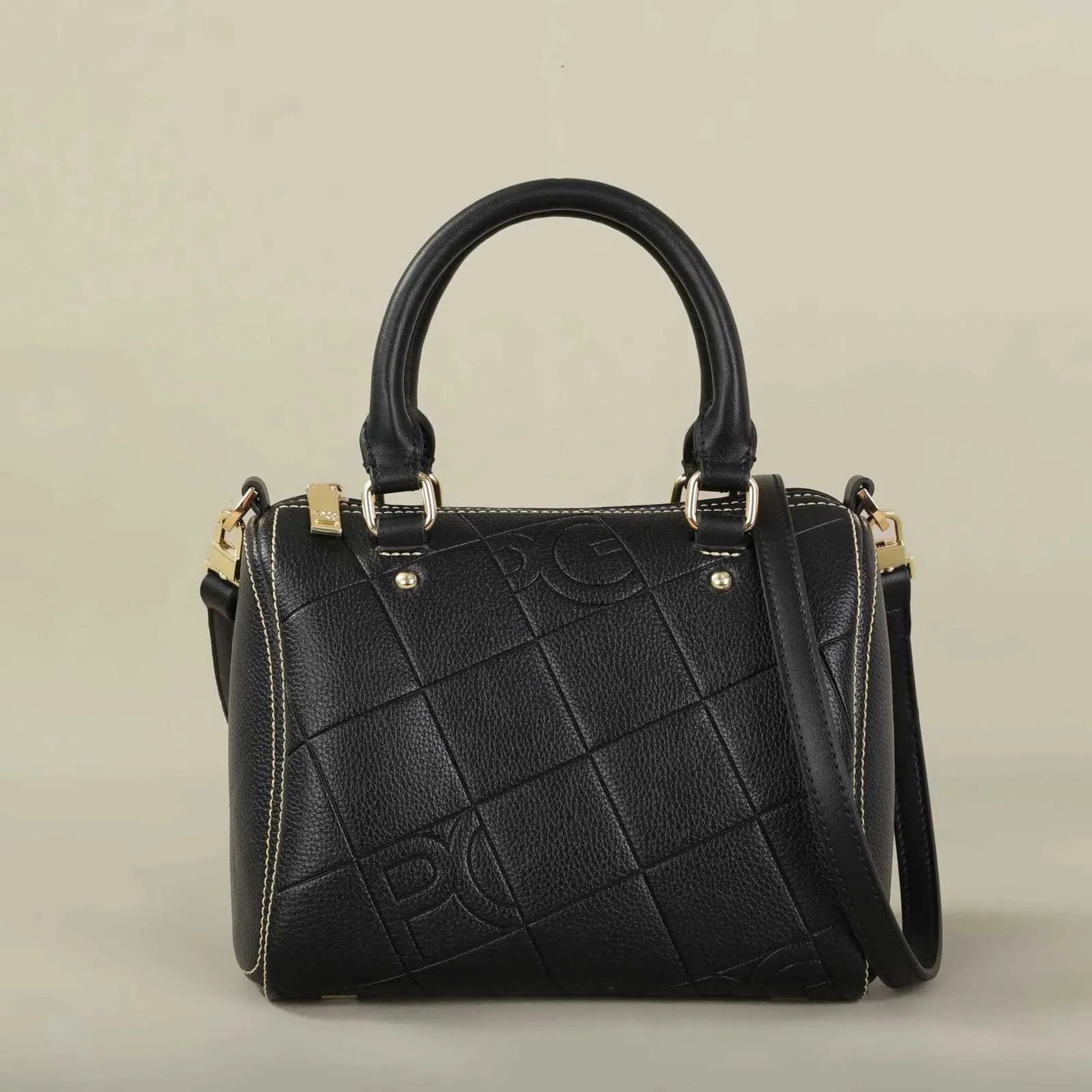 Vintage Womens Shoulder Handbag With Spacious Interior And Classic Design 0