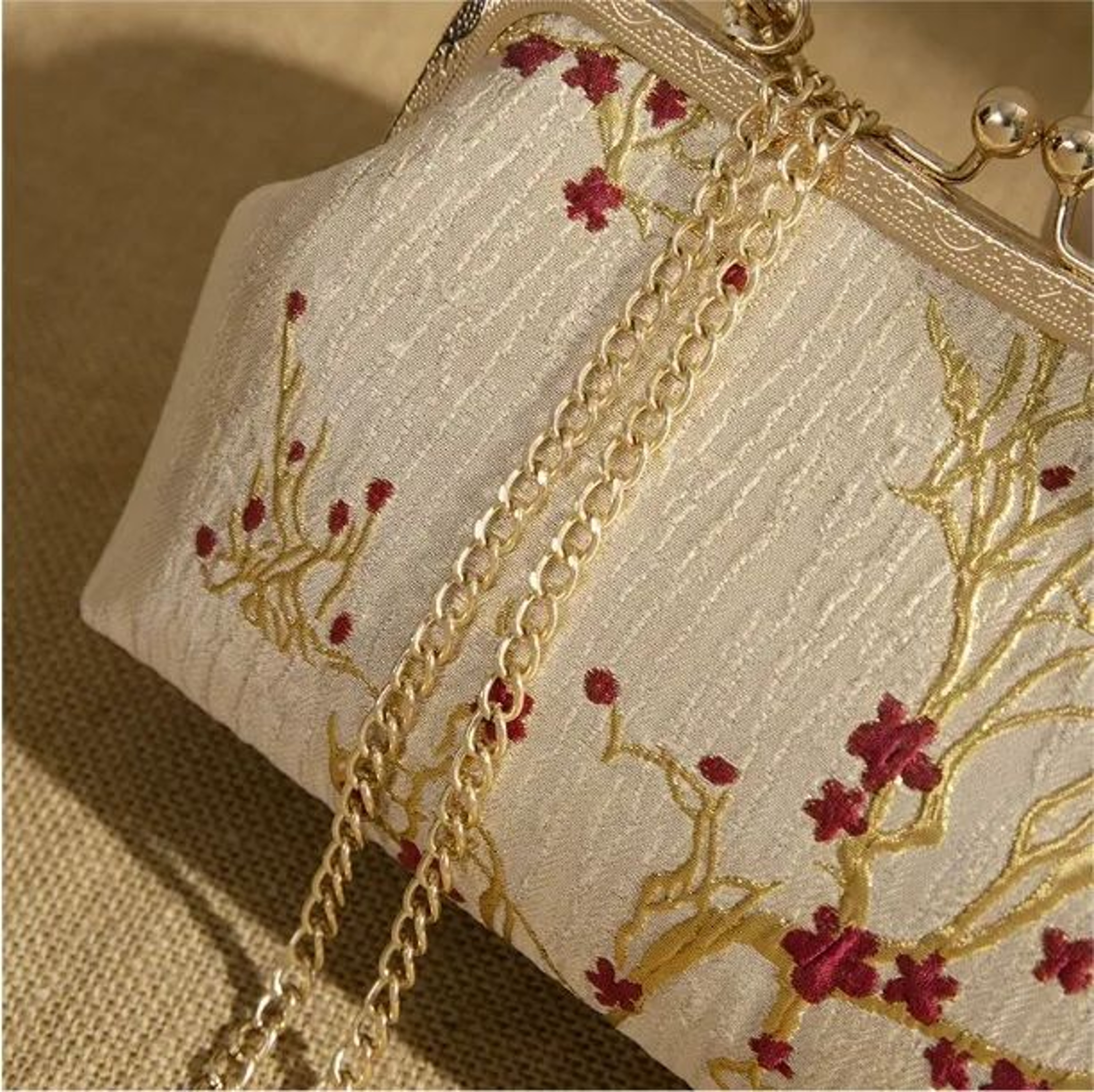 Retro Wedding Clutch Bag With Metal Frame And Pearl Chain Strap 0