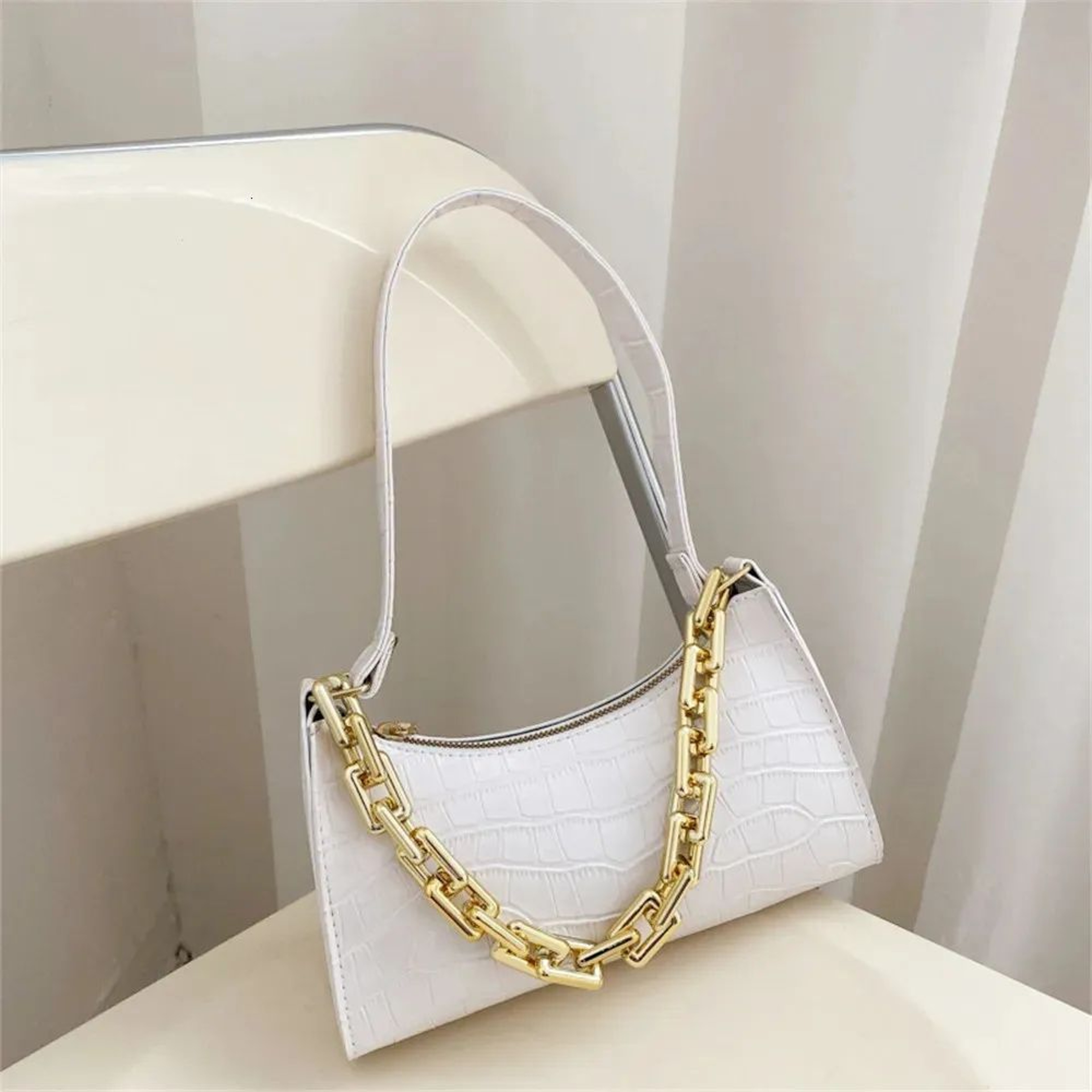 Women Crocodile Pattern Shoulder Bag With Chain Strap And PU Leather Finish 5