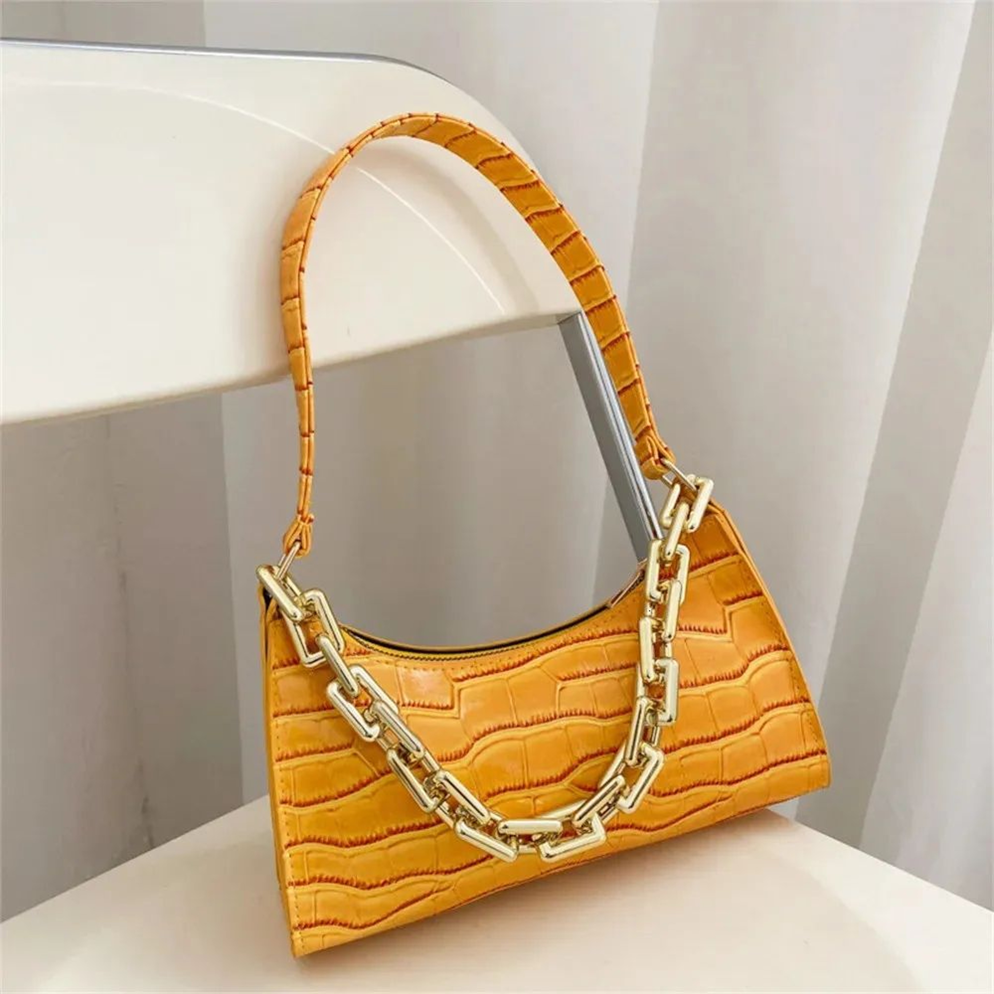 Women Crocodile Pattern Shoulder Bag With Chain Strap And PU Leather Finish 4