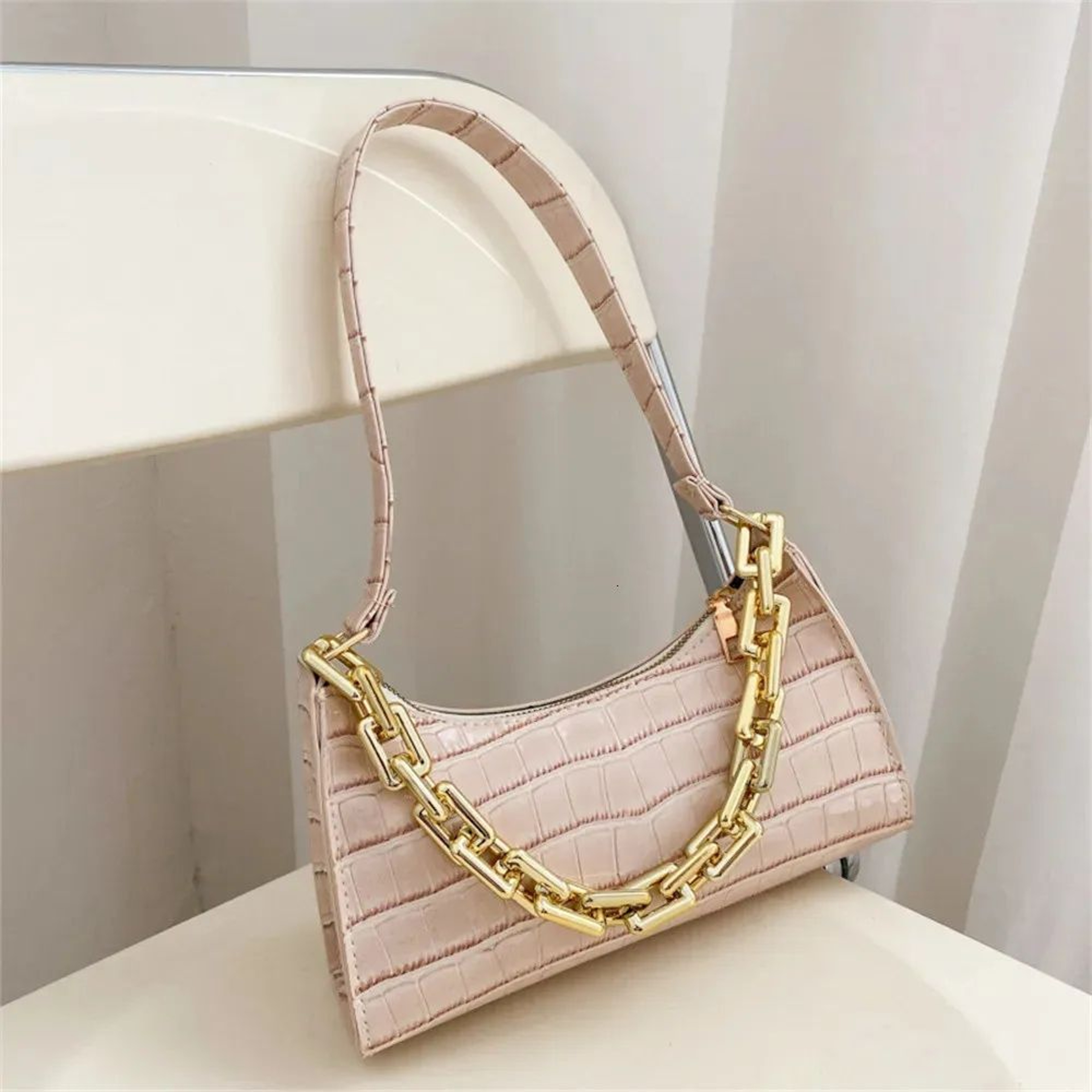 Women Crocodile Pattern Shoulder Bag With Chain Strap And PU Leather Finish 3