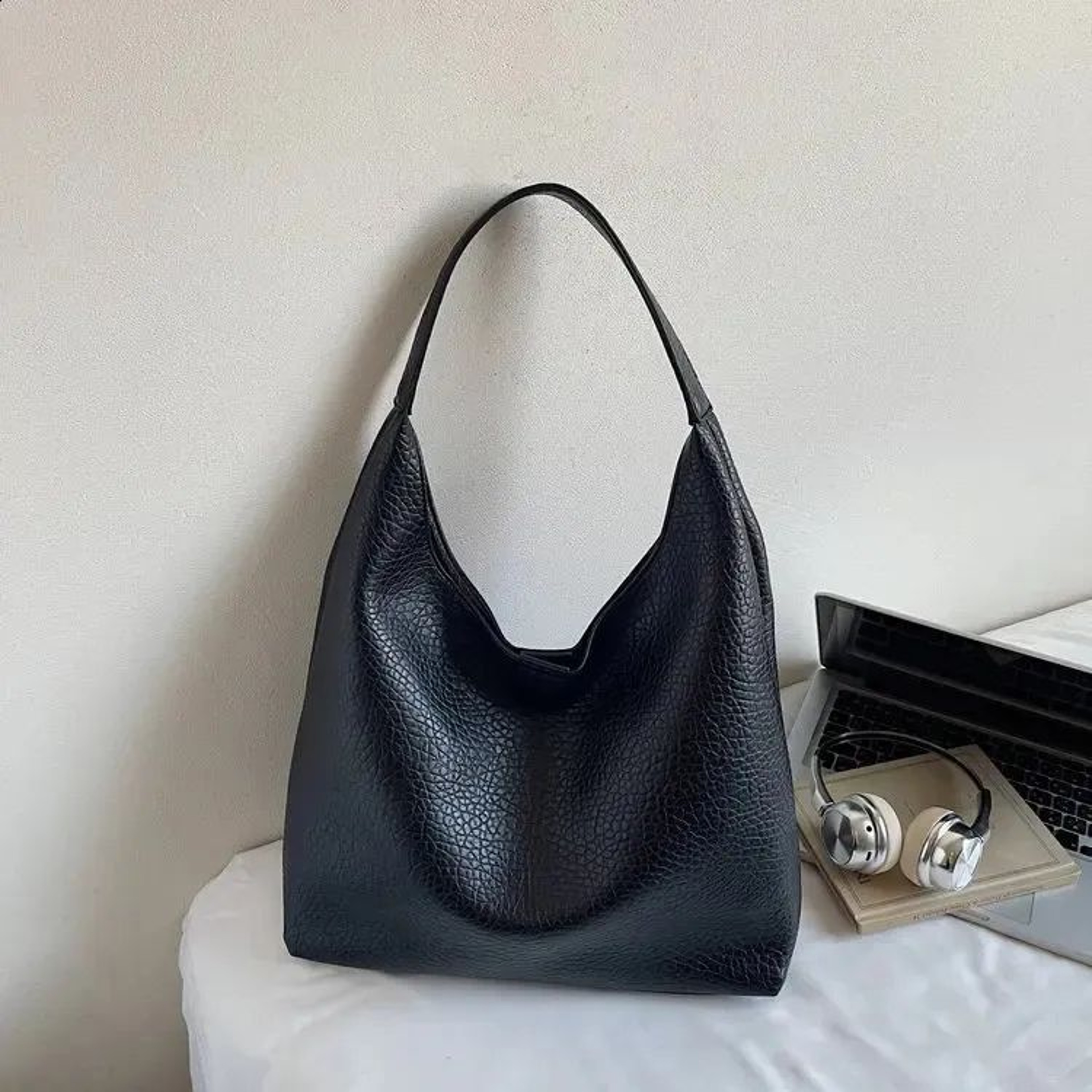 Womens Large Capacity Crescent Shoulder Bag With Single Strap 0