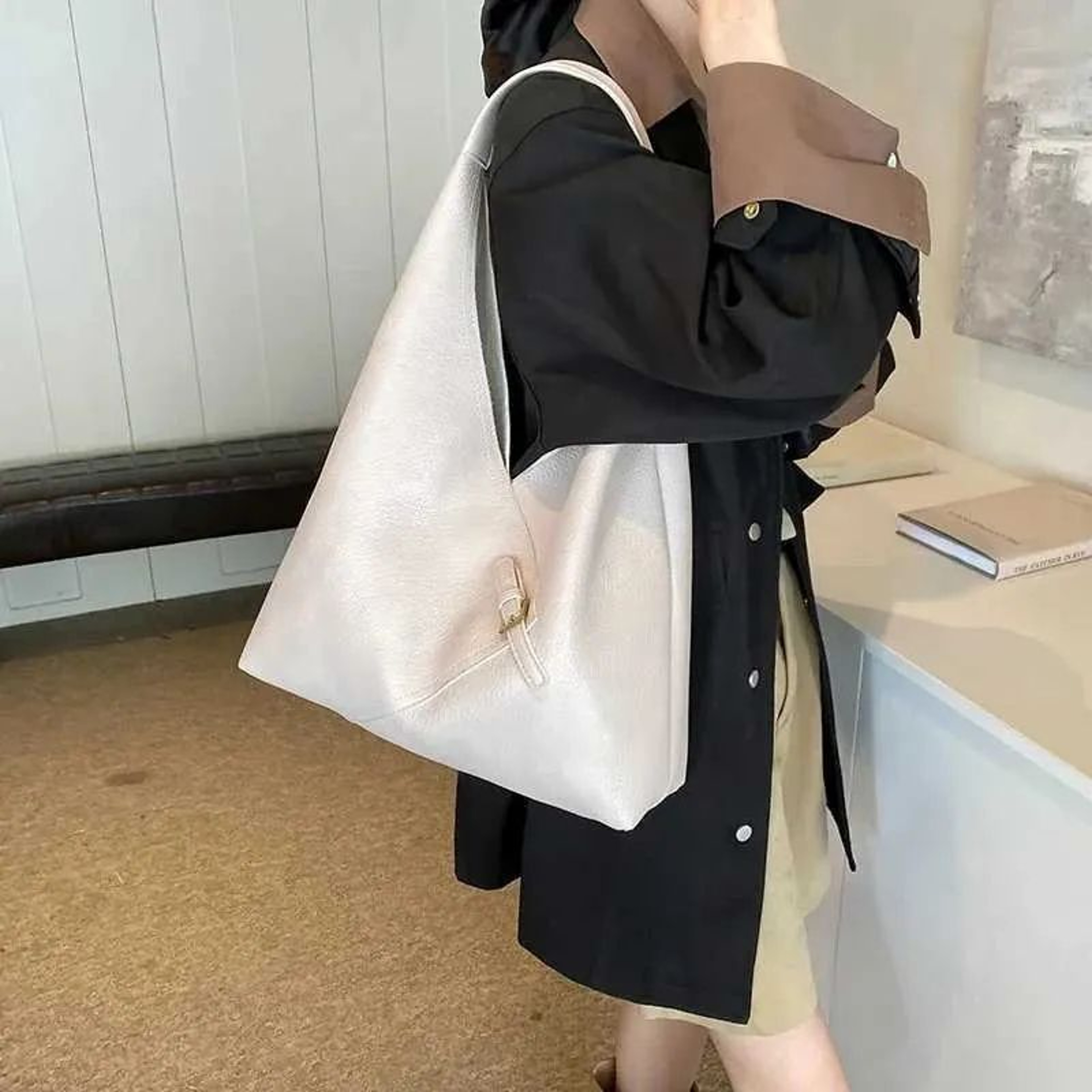 PU Leather Hobo Shoulder Bag With Adjustable Strap And Zipper Closure 6