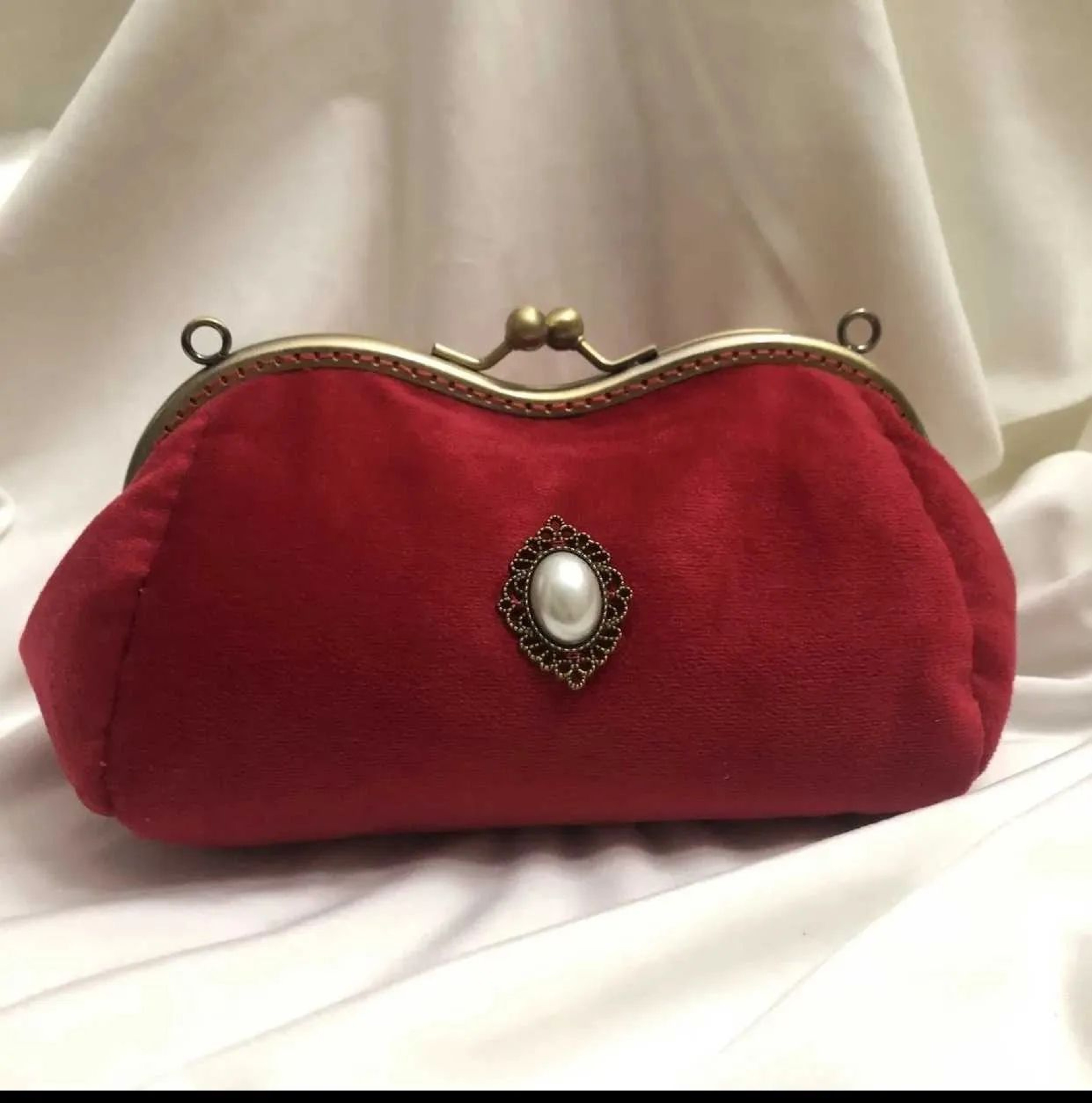 Vintage Velvet Evening Clutch Bag With Pearl Kiss Lock Closure 0