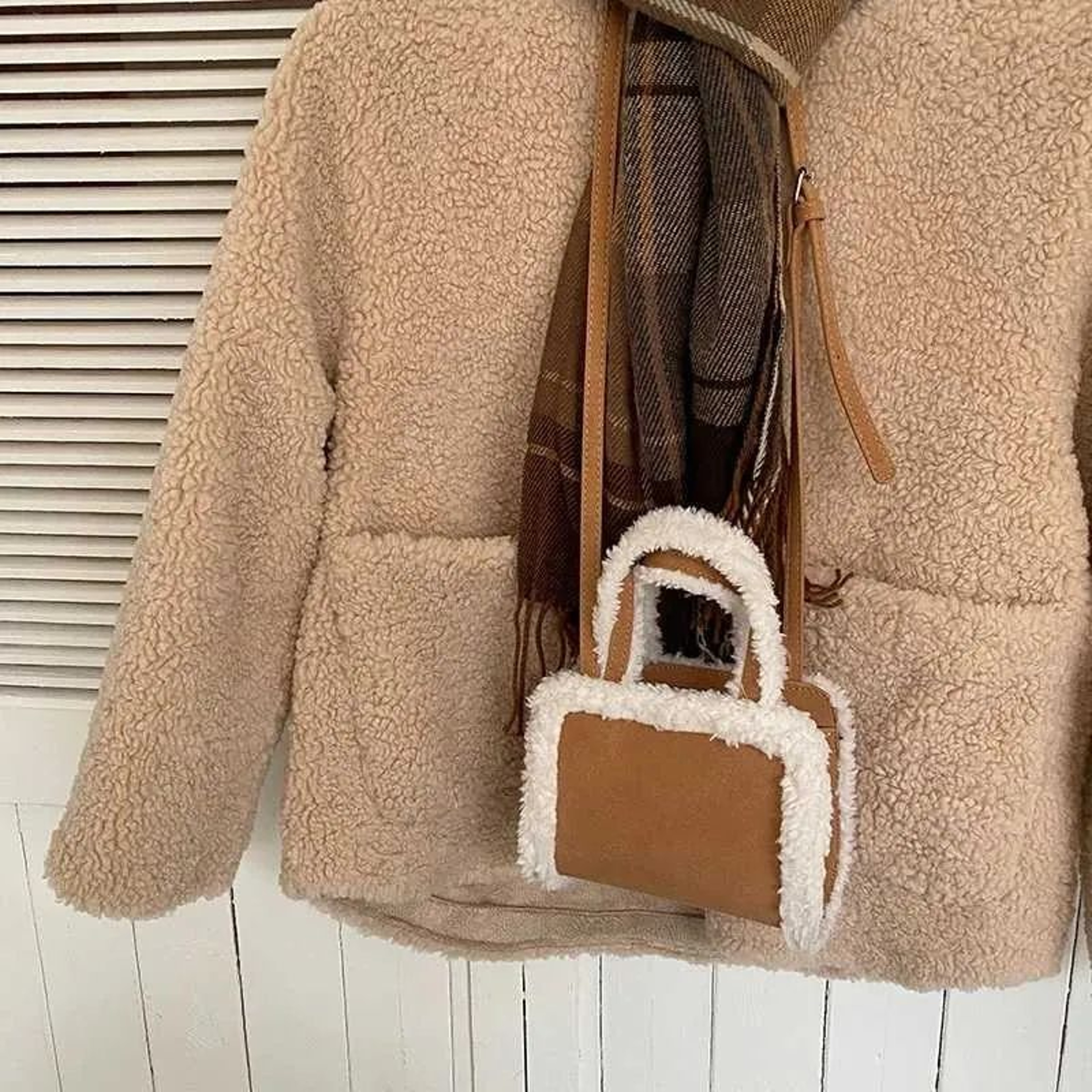 Women Plush Crossbody Handbag With Wide Shoulder Strap 2