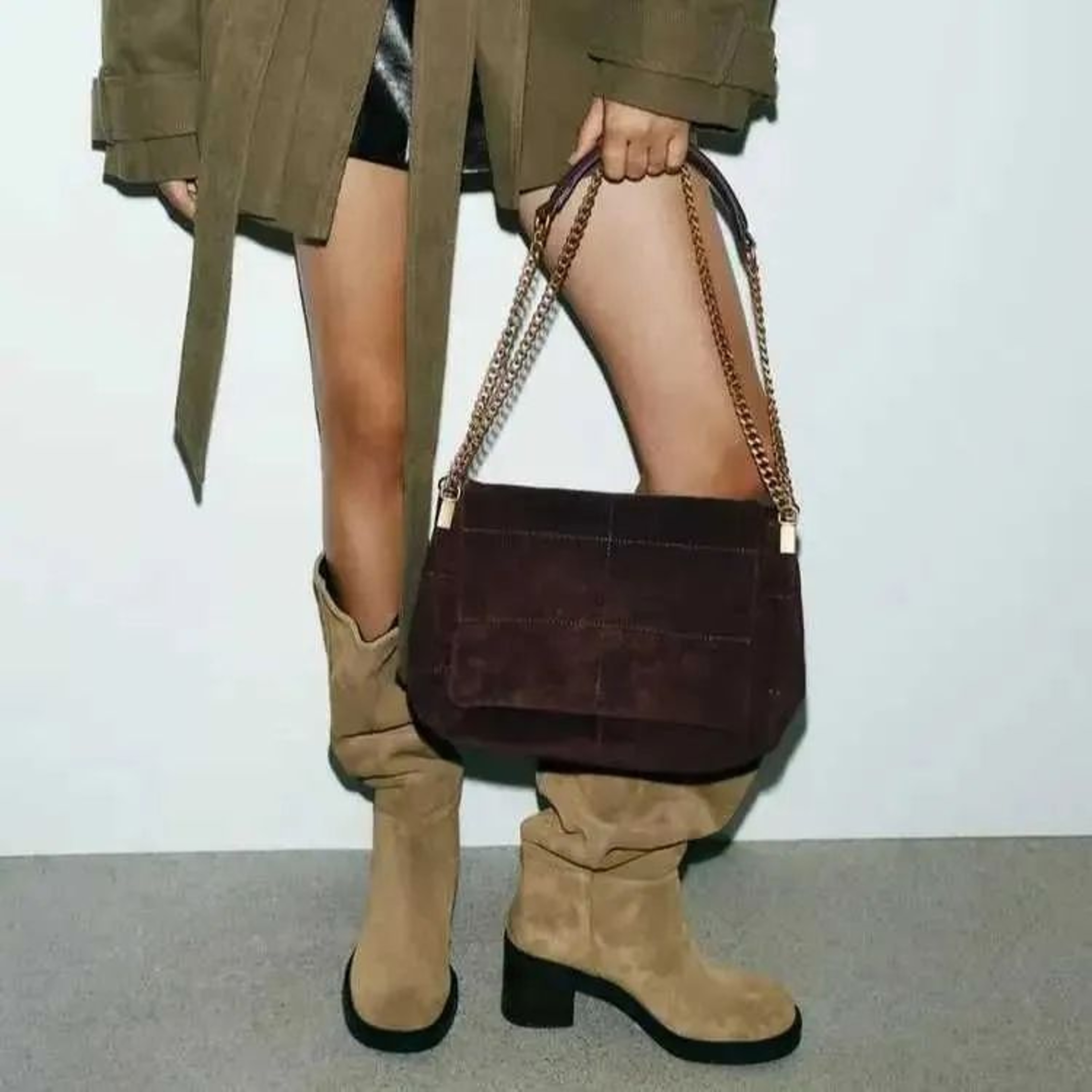 Womens Quilted Suede Shoulder Bag With Chain Strap And Zipper Closure 1