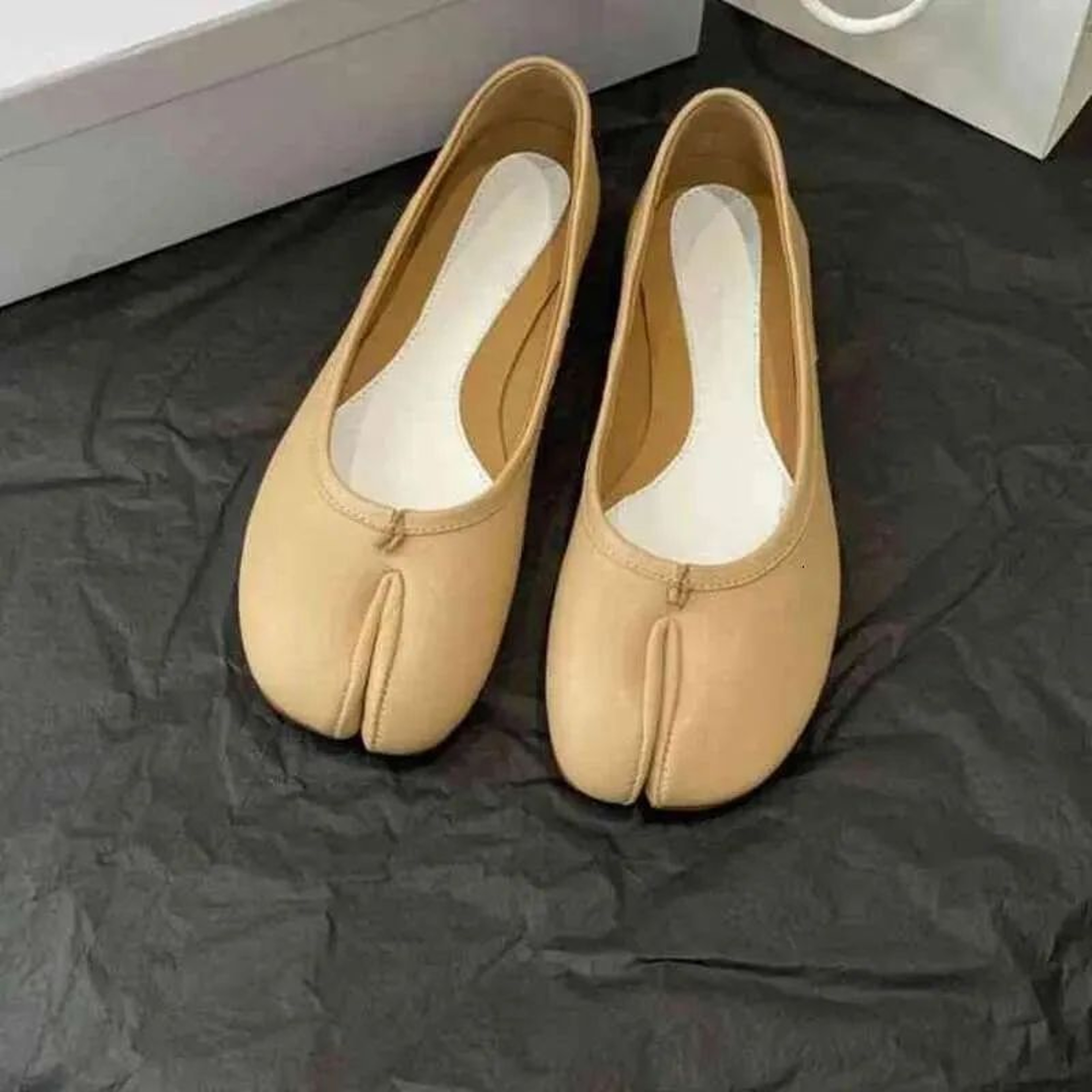 Womens Soft Leather Split Toe Ballet Flats With Bow Detail And Slingback Strap 1