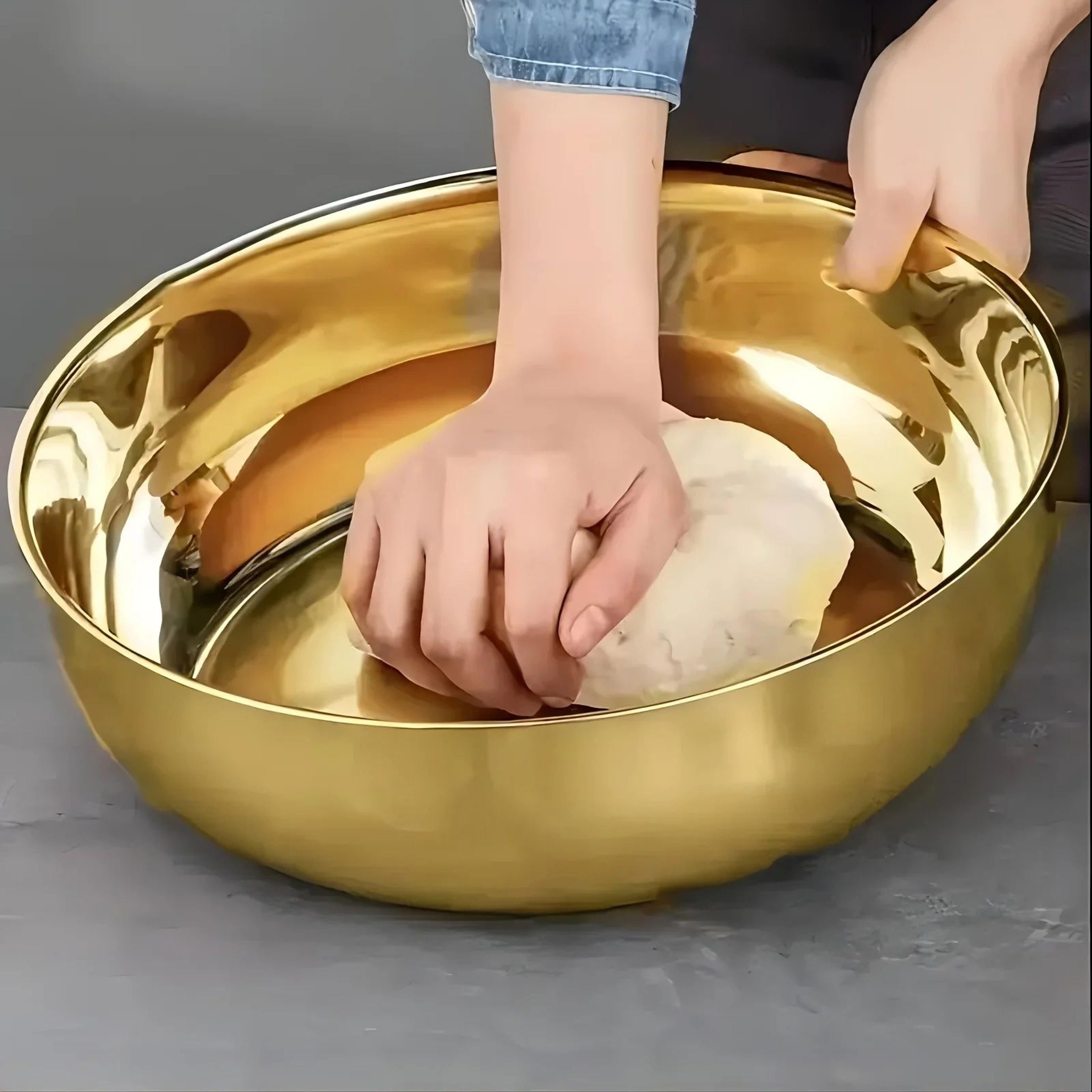 Large Capacity Stainless Steel Mixing Bowl  MultiPurpose Kitchen Prep  Salad Bowl 0